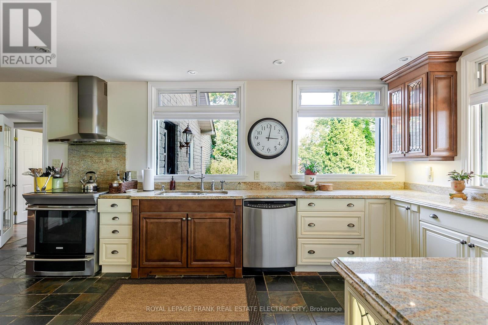 












142 RIDGEWOOD ROAD

,
Peterborough (Monaghan Ward 2),




Ontario
K9J1P3

