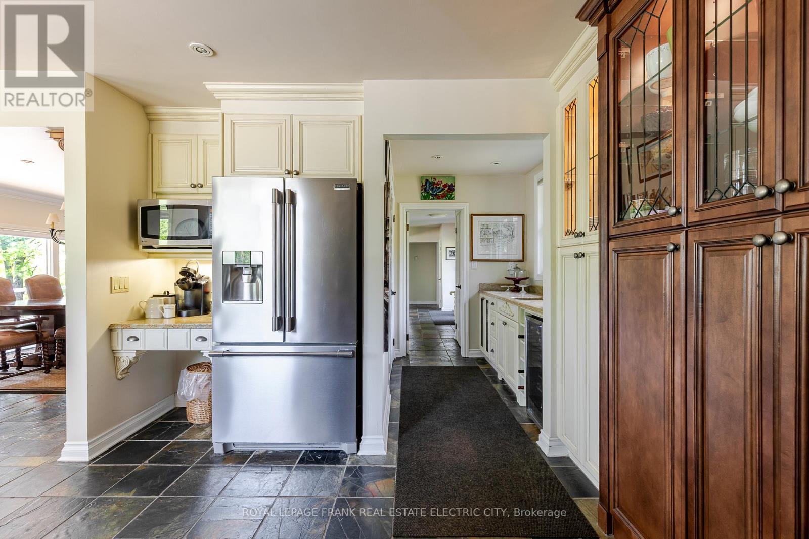 












142 RIDGEWOOD ROAD

,
Peterborough (Monaghan Ward 2),




Ontario
K9J1P3

