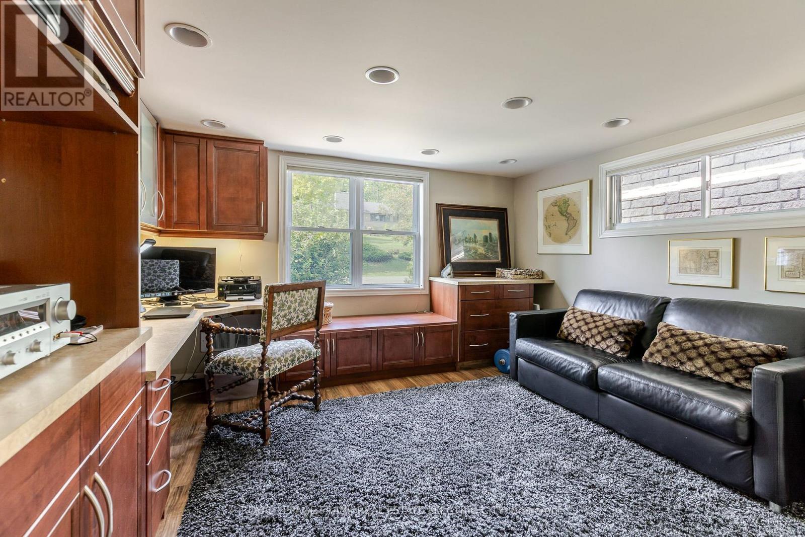 












142 RIDGEWOOD ROAD

,
Peterborough (Monaghan Ward 2),




Ontario
K9J1P3

