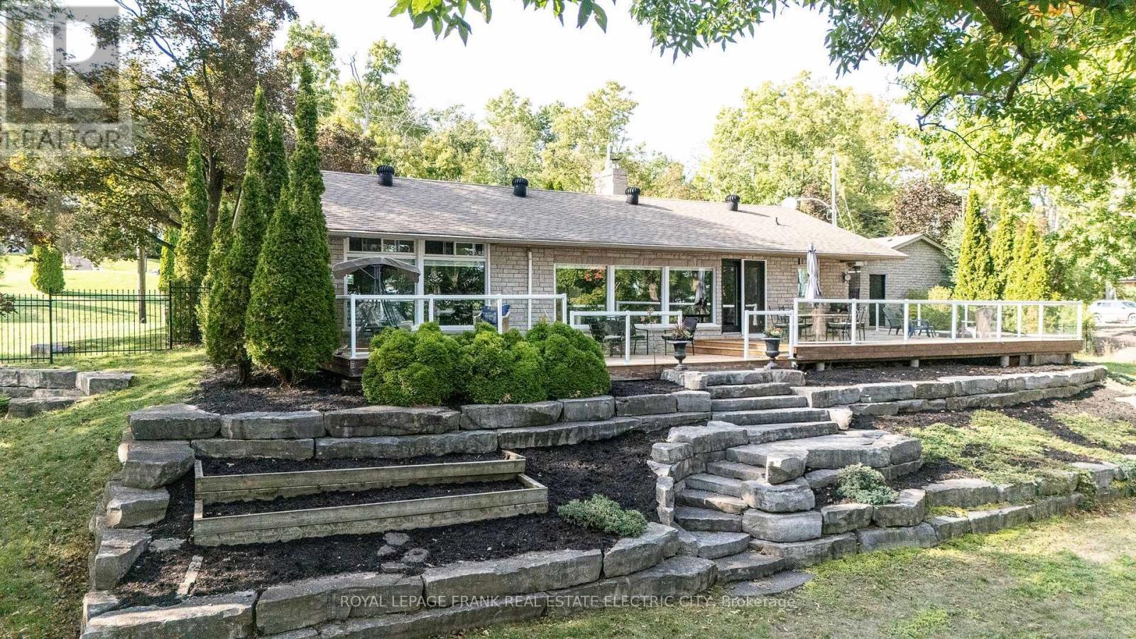 












142 RIDGEWOOD ROAD

,
Peterborough (Monaghan Ward 2),




Ontario
K9J1P3


