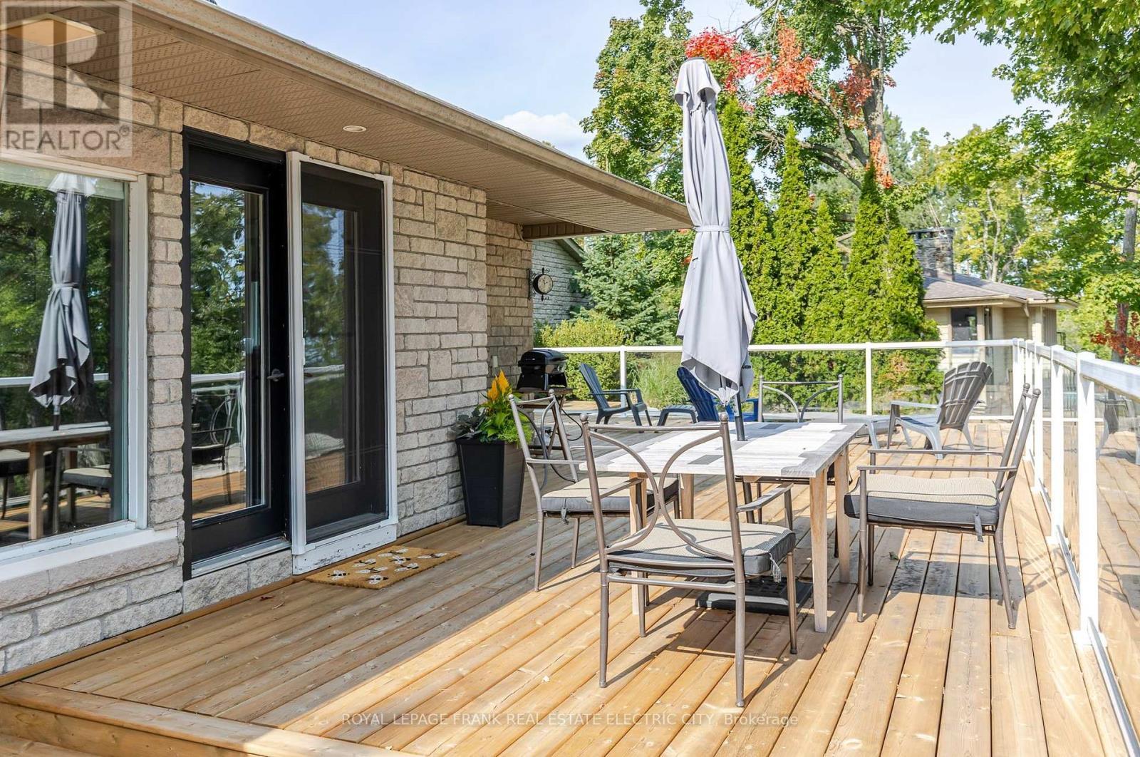 












142 RIDGEWOOD ROAD

,
Peterborough (Monaghan Ward 2),




Ontario
K9J1P3

