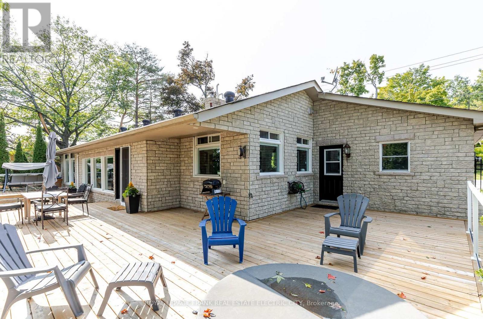 












142 RIDGEWOOD ROAD

,
Peterborough (Monaghan Ward 2),




Ontario
K9J1P3

