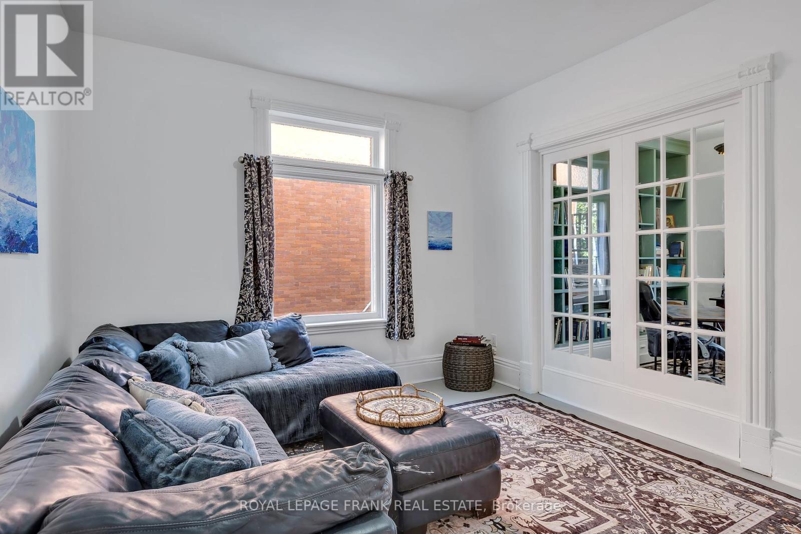 












514 BOLIVAR STREET

,
Peterborough (Town Ward 3),




Ontario
K9J4R7


