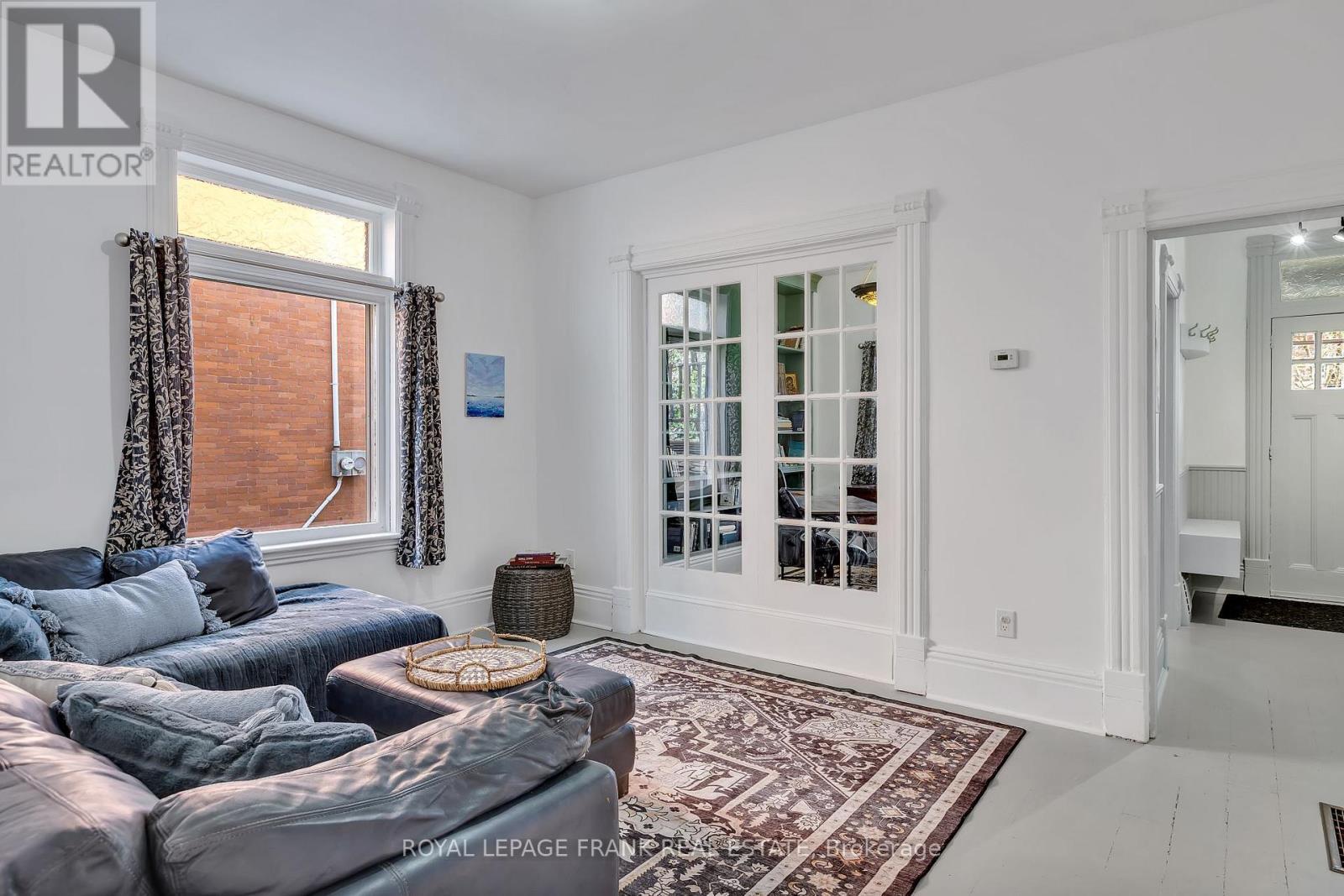 












514 BOLIVAR STREET

,
Peterborough (Town Ward 3),




Ontario
K9J4R7

