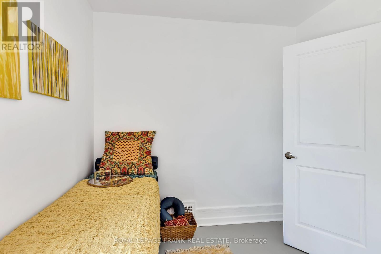 












514 BOLIVAR STREET

,
Peterborough (Town Ward 3),




Ontario
K9J4R7

