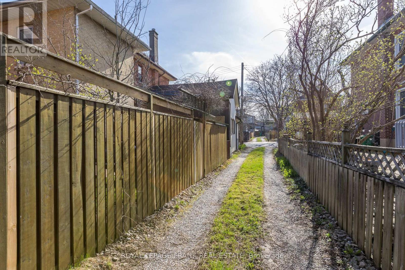 












514 BOLIVAR STREET

,
Peterborough (Town Ward 3),




Ontario
K9J4R7

