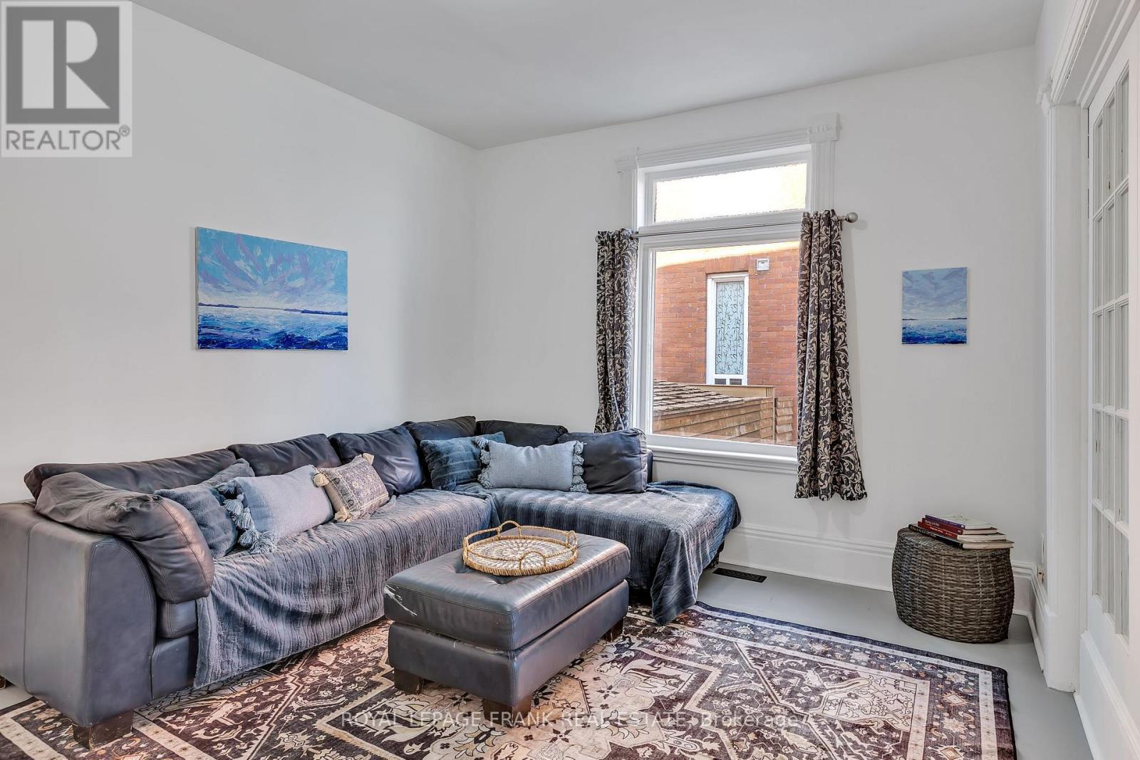 












514 BOLIVAR STREET

,
Peterborough (Town Ward 3),




Ontario
K9J4R7


