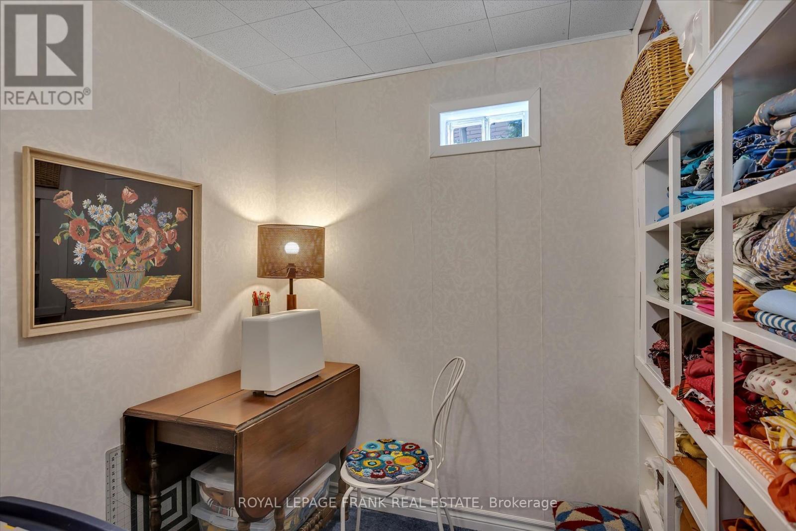 












1289 ALGONQUIN BOULEVARD

,
Peterborough (Northcrest Ward 5),




Ontario
K9H6N1

