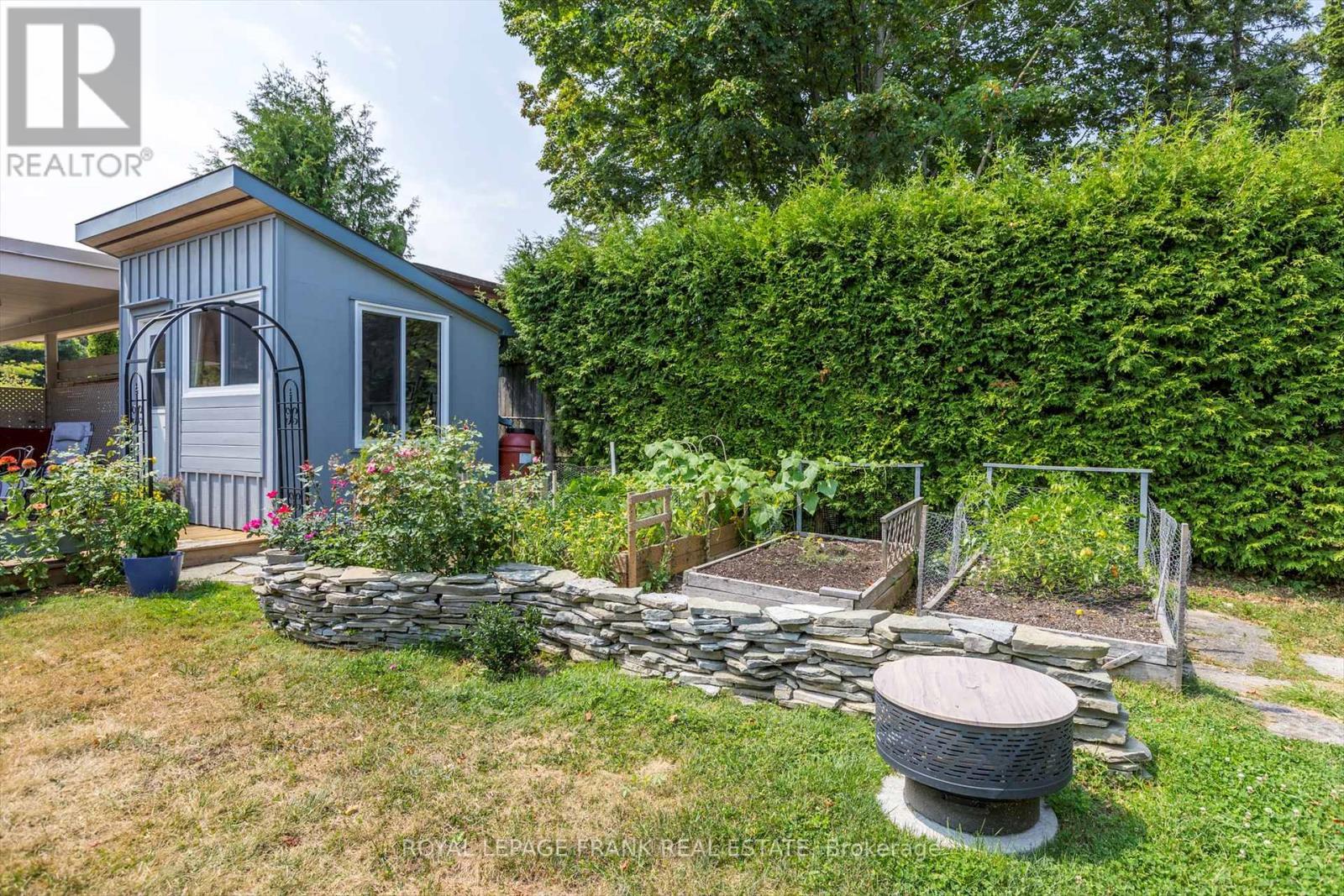 












1289 ALGONQUIN BOULEVARD

,
Peterborough (Northcrest Ward 5),




Ontario
K9H6N1

