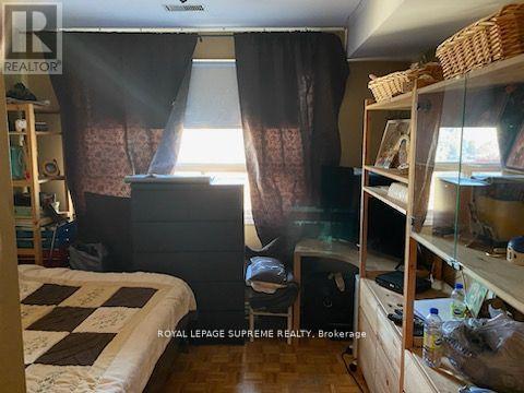












25 MILTON STREET

,
Toronto,




Ontario
M8Y2X7


