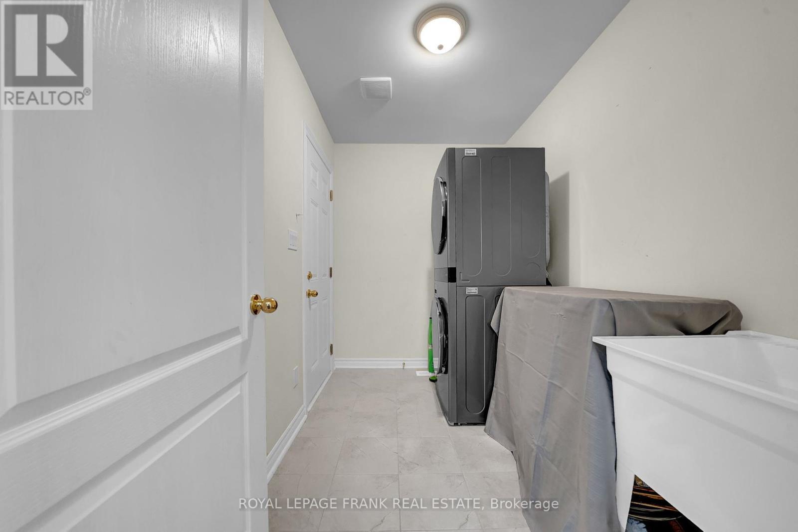 












1884 FOSTERBROOK STREET

,
Oshawa (Taunton),




Ontario
L1K3G5

