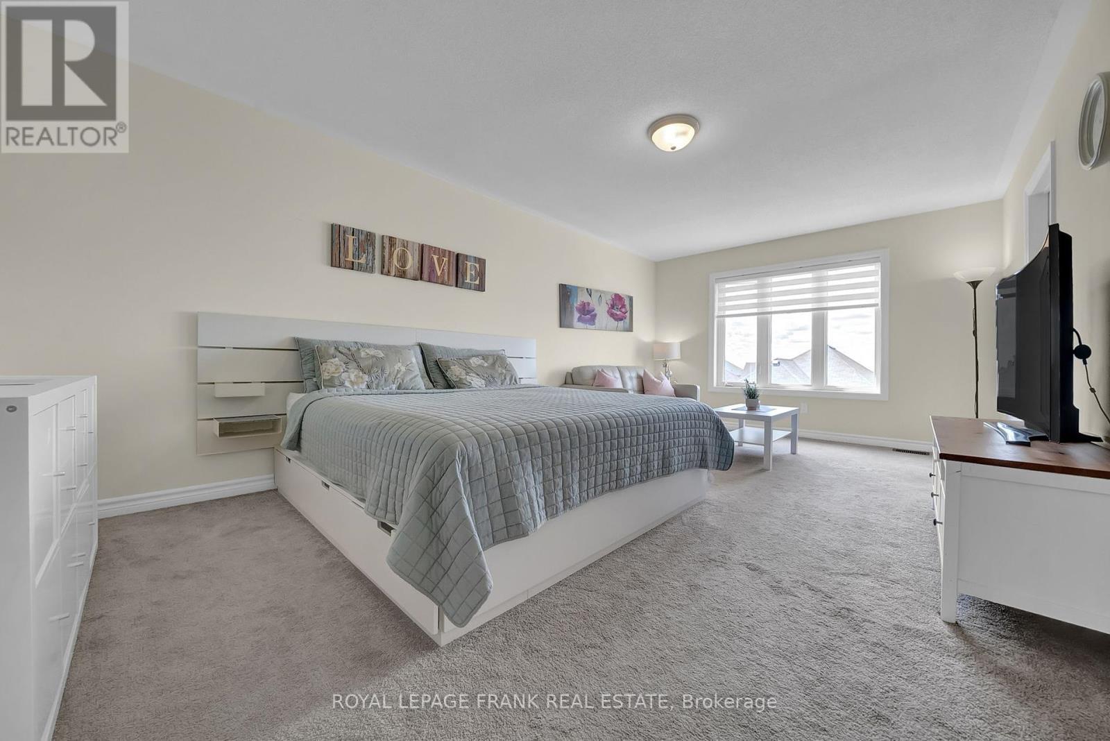 












1884 FOSTERBROOK STREET

,
Oshawa (Taunton),




Ontario
L1K3G5

