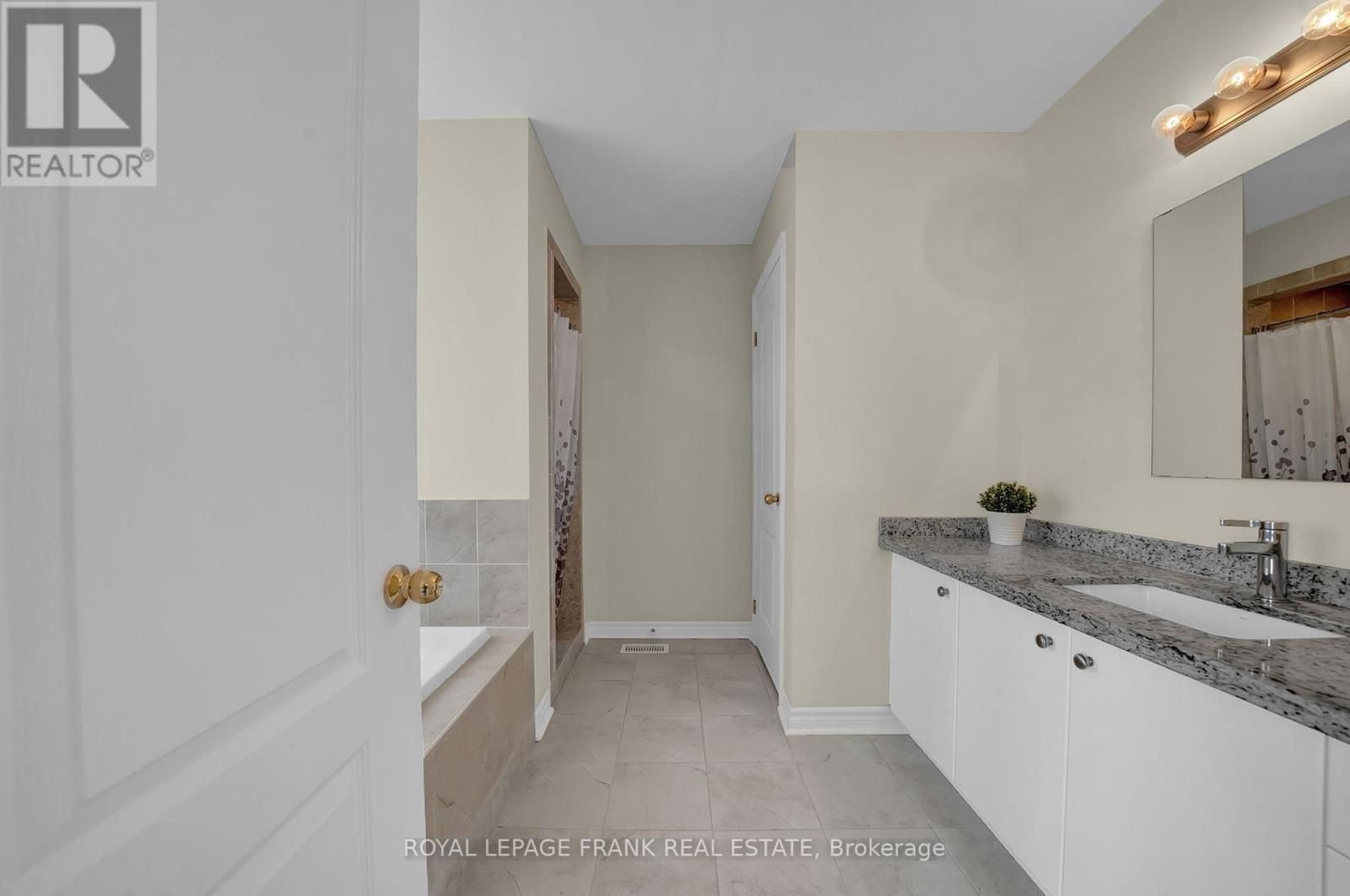 












1884 FOSTERBROOK STREET

,
Oshawa (Taunton),




Ontario
L1K3G5

