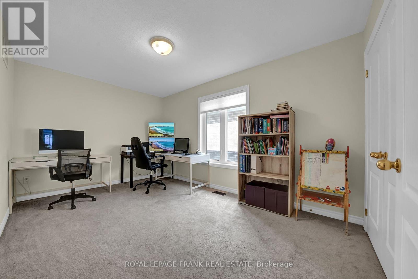 












1884 FOSTERBROOK STREET

,
Oshawa (Taunton),




Ontario
L1K3G5

