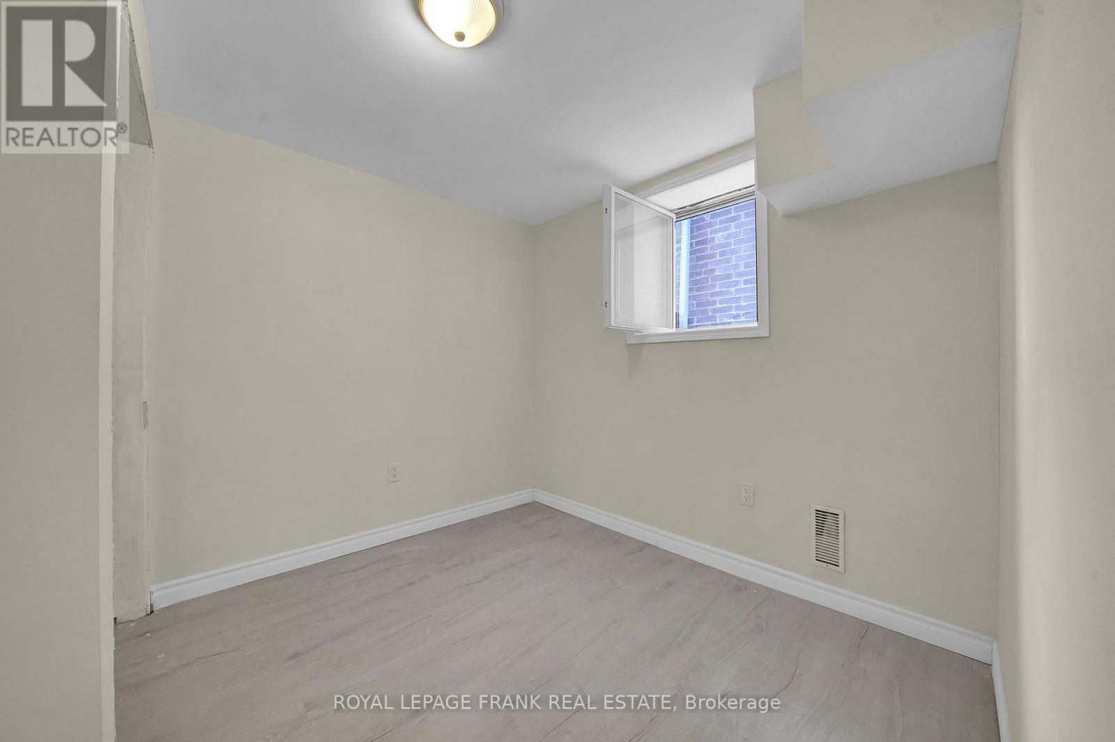 












1884 FOSTERBROOK STREET

,
Oshawa (Taunton),




Ontario
L1K3G5

