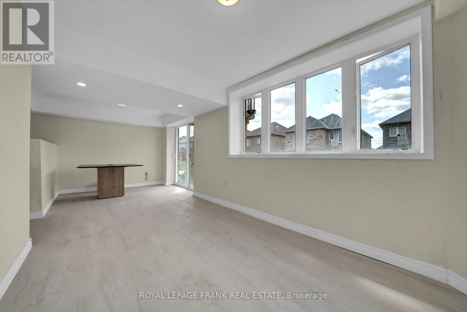 












1884 FOSTERBROOK STREET

,
Oshawa (Taunton),




Ontario
L1K3G5

