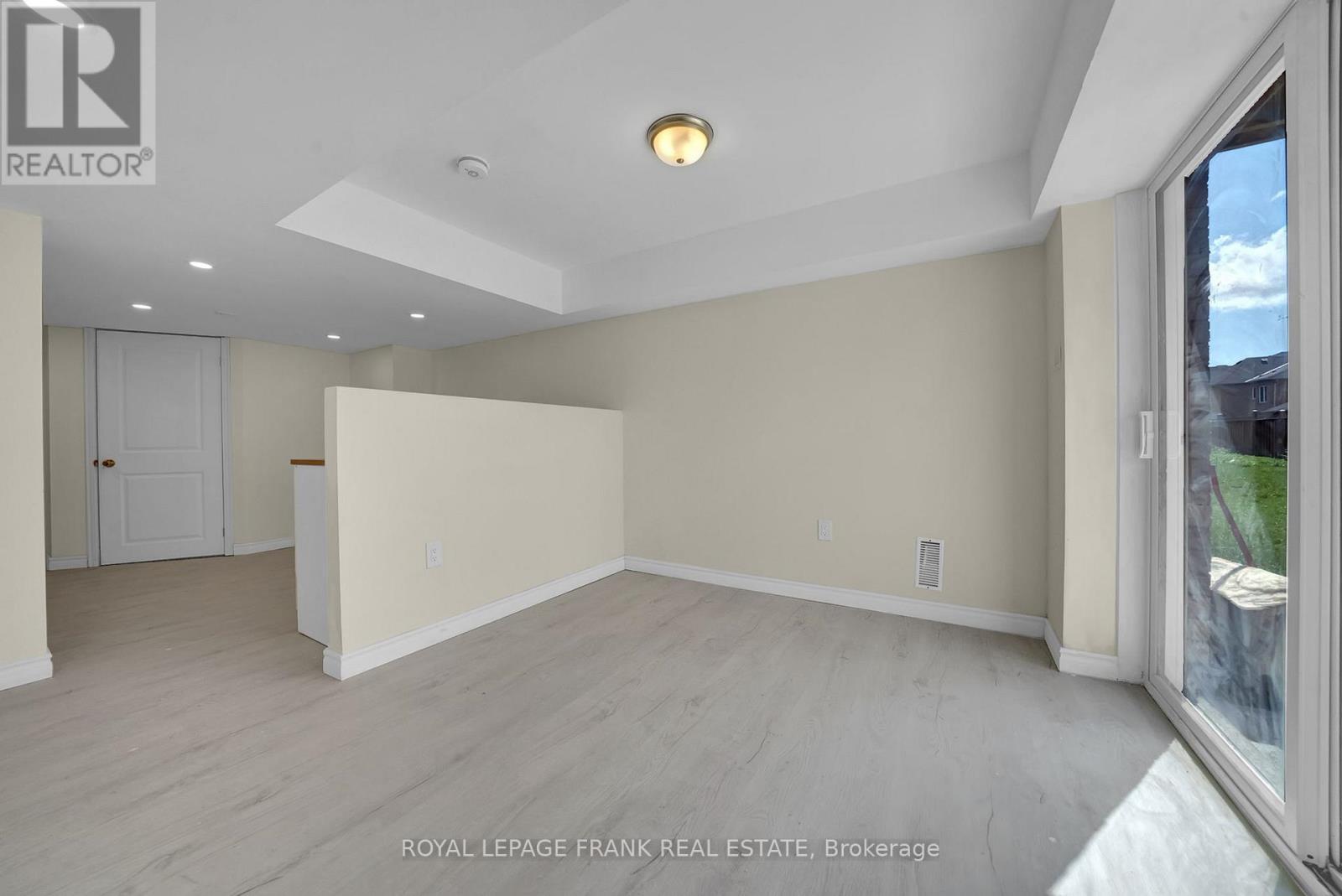 












1884 FOSTERBROOK STREET

,
Oshawa (Taunton),




Ontario
L1K3G5

