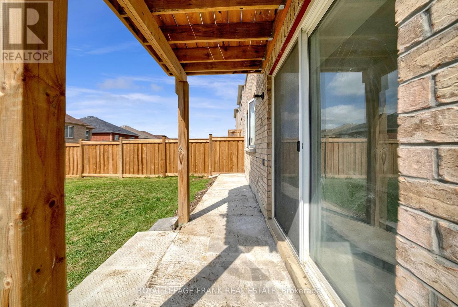 












1884 FOSTERBROOK STREET

,
Oshawa (Taunton),




Ontario
L1K3G5

