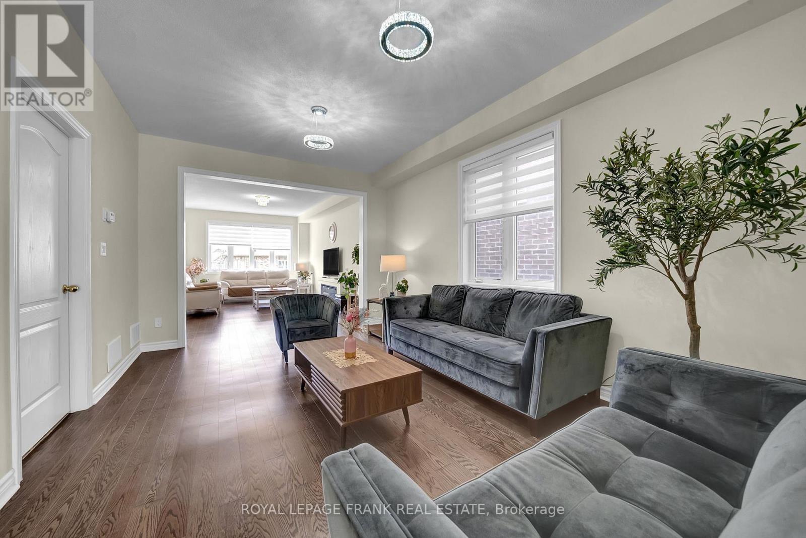 












1884 FOSTERBROOK STREET

,
Oshawa (Taunton),




Ontario
L1K3G5

