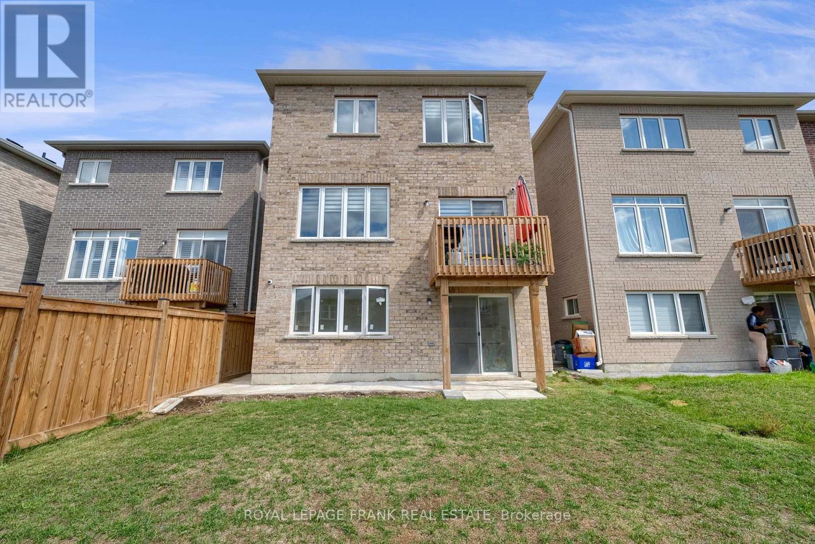 












1884 FOSTERBROOK STREET

,
Oshawa (Taunton),




Ontario
L1K3G5

