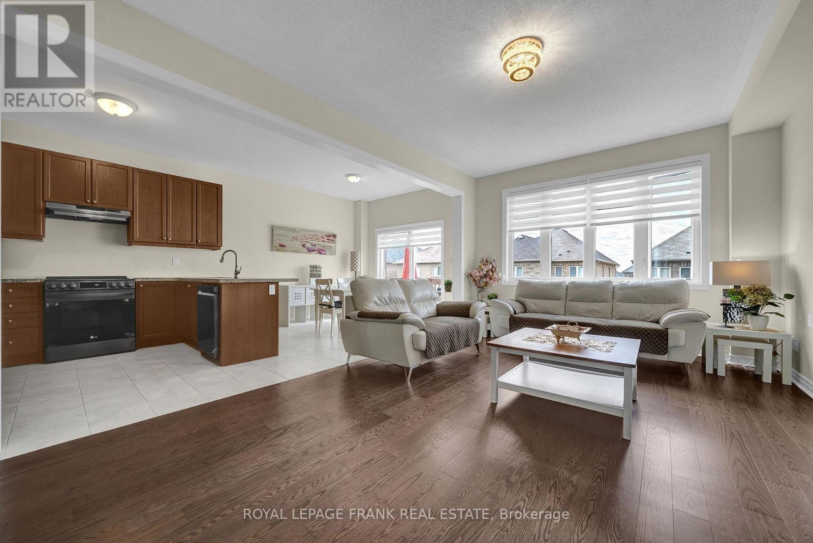 












1884 FOSTERBROOK STREET

,
Oshawa (Taunton),




Ontario
L1K3G5

