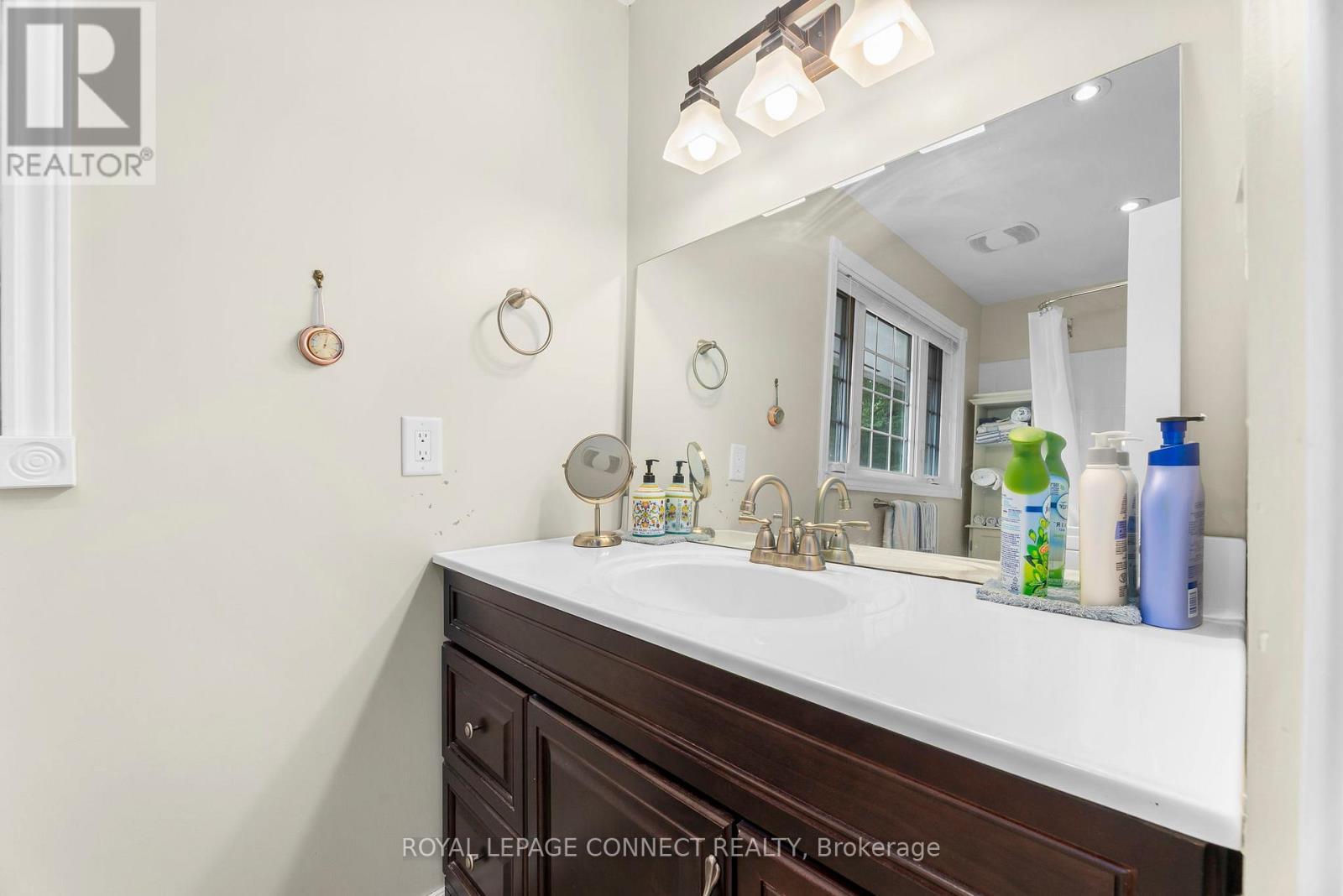 












35 LAWSON ROAD

,
Clarington,




Ontario
L1E2K3

