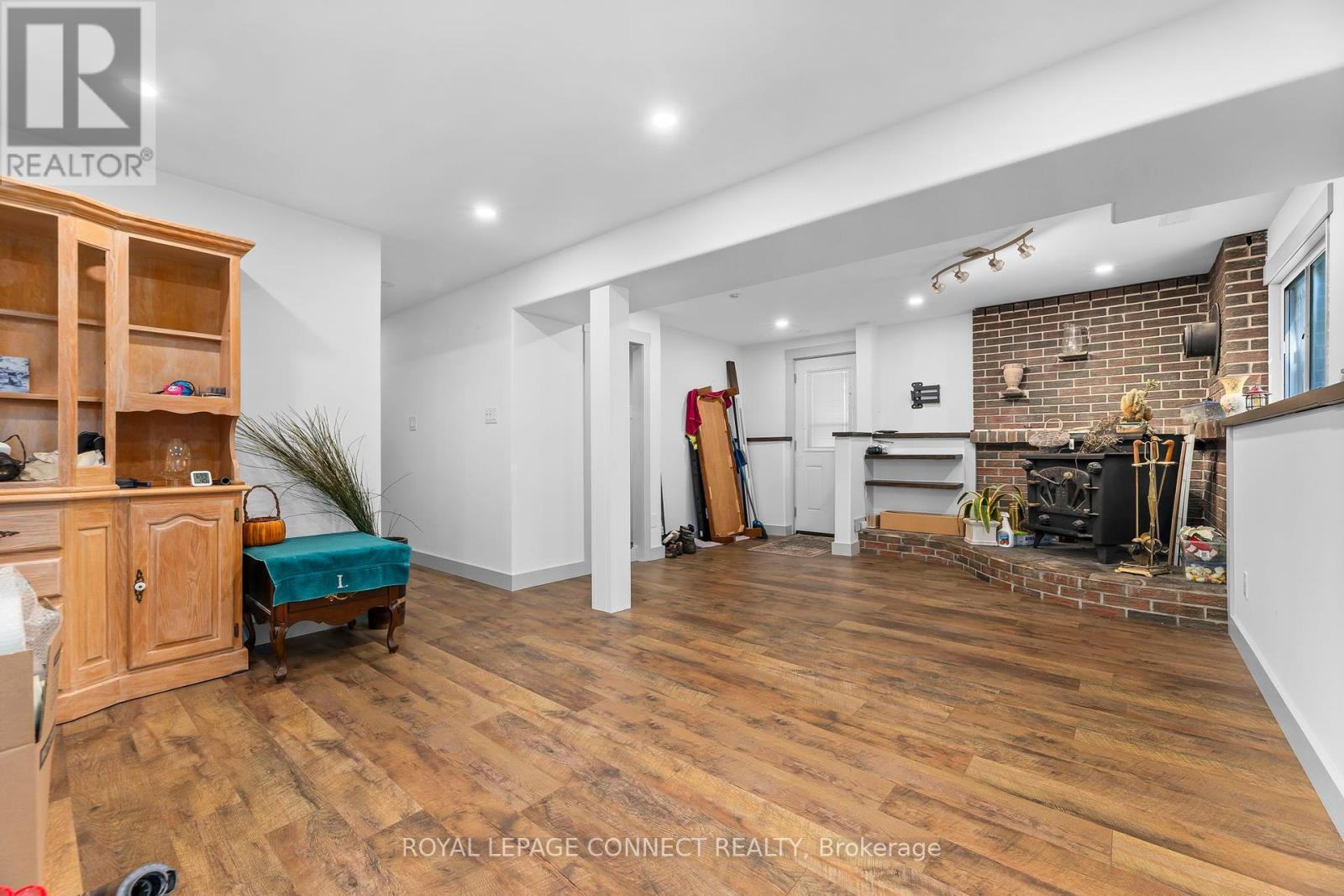 












35 LAWSON ROAD

,
Clarington,




Ontario
L1E2K3

