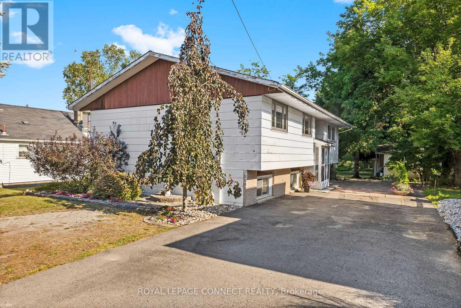 












35 LAWSON ROAD

,
Clarington,




Ontario
L1E2K3

