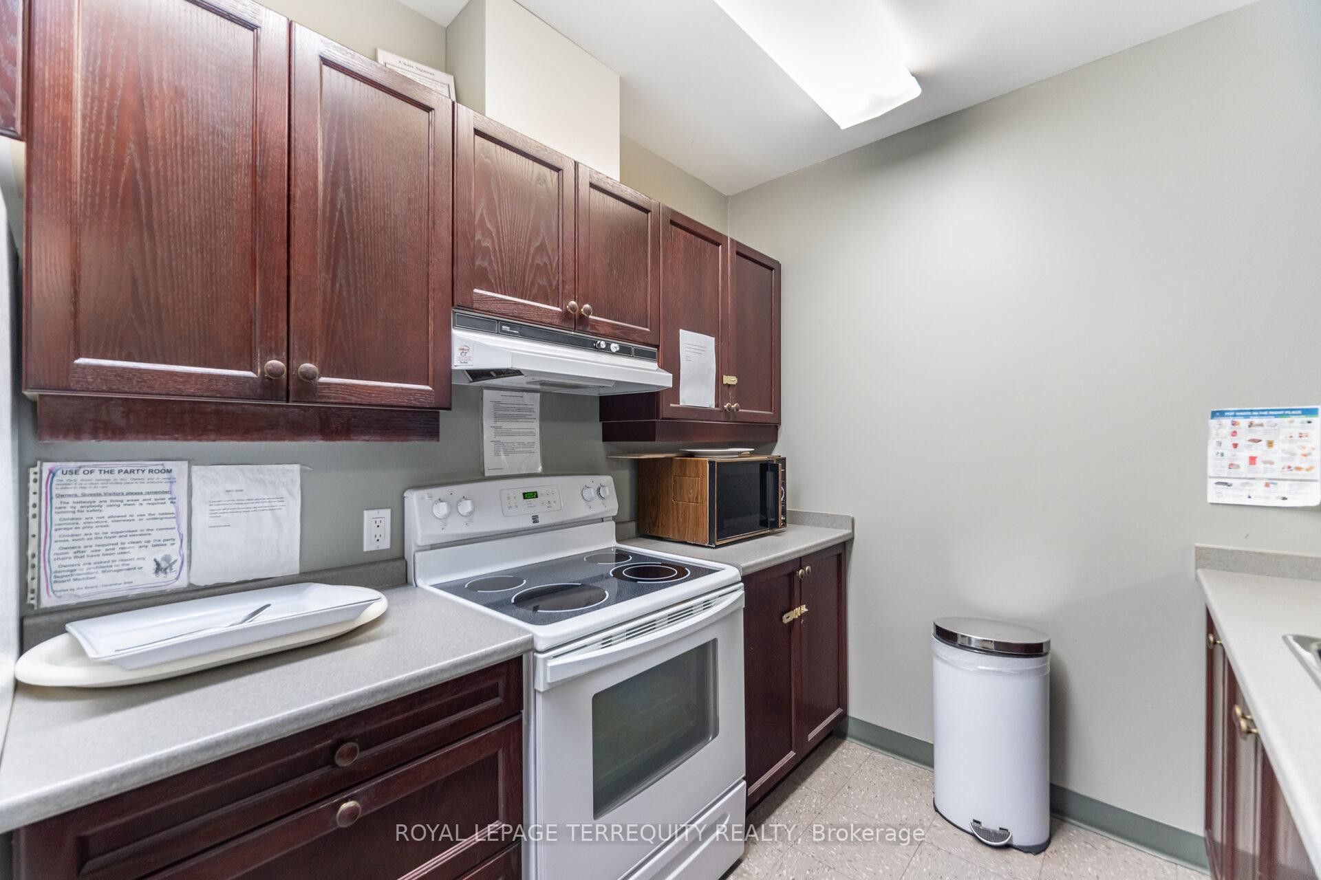 









77


GOVERNORS

Road, 204,
Hamilton,




ON
L9H 7N8

