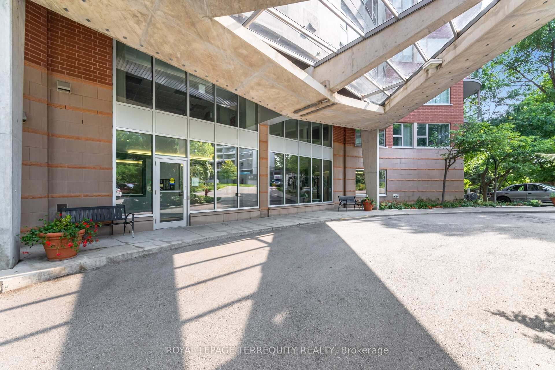 









77


GOVERNORS

Road, 204,
Hamilton,




ON
L9H 7N8

