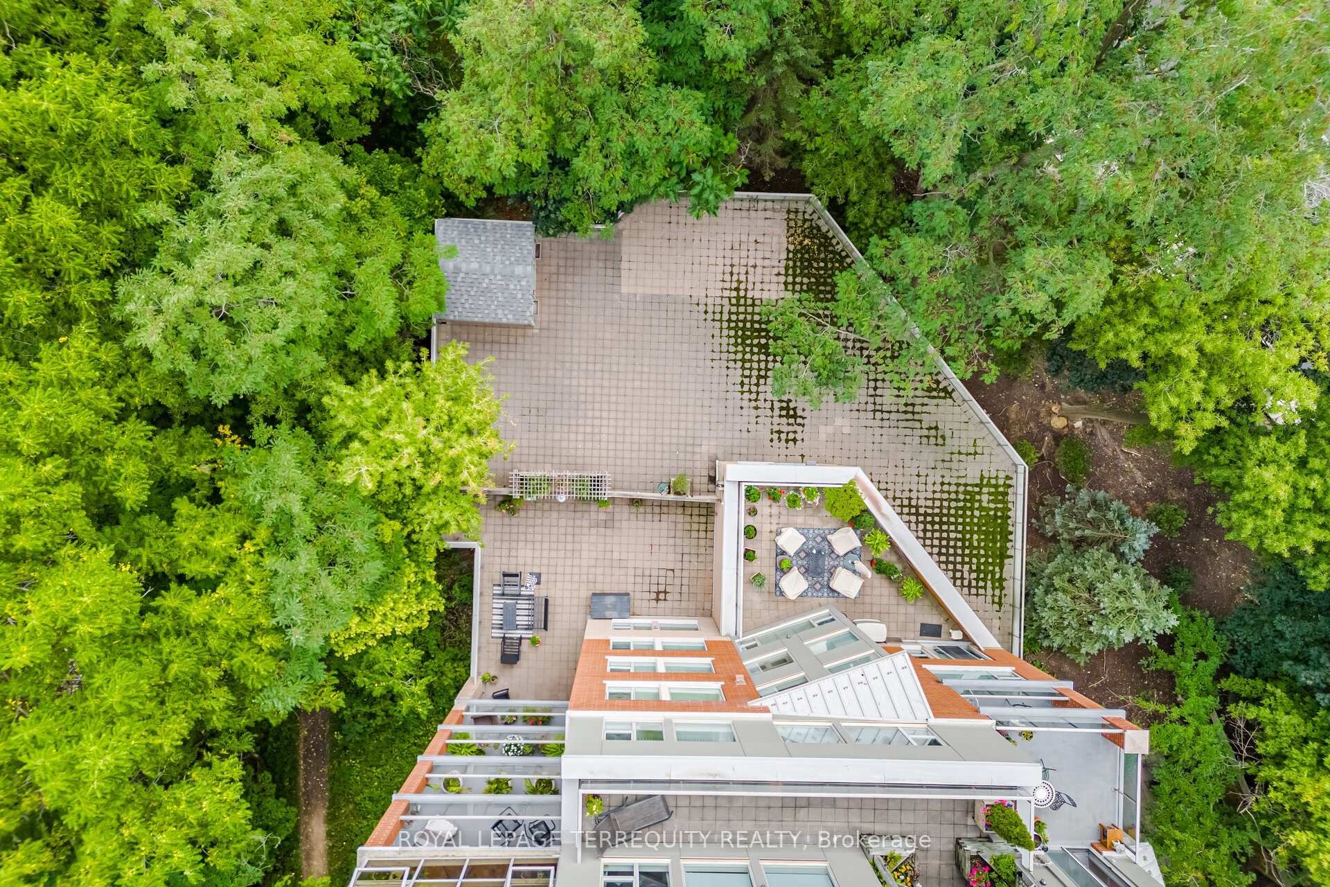 









77


GOVERNORS

Road, 204,
Hamilton,




ON
L9H 7N8

