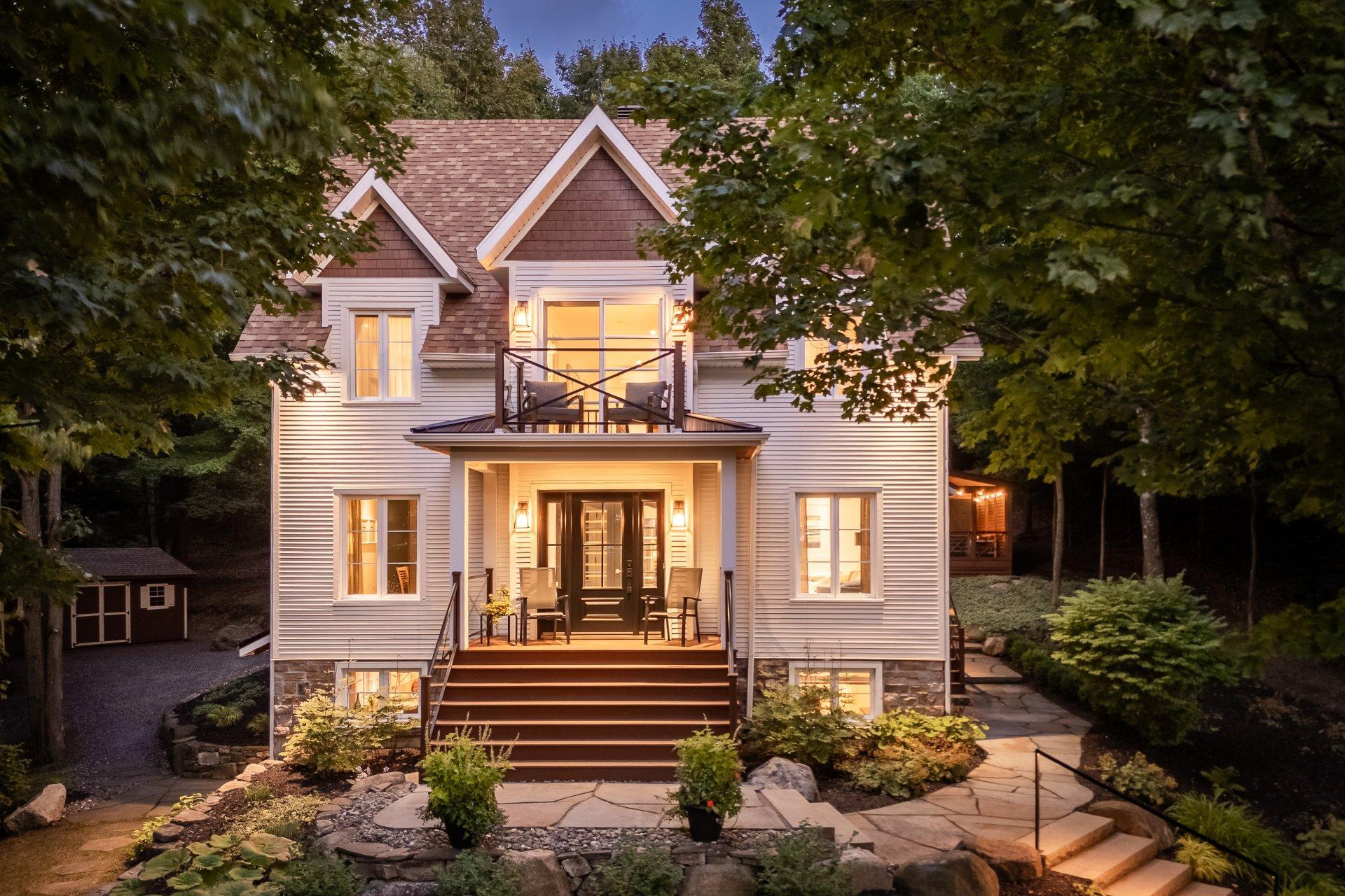 









120


Rue de Papineau

,
Bromont,




QC
J2L2E7

