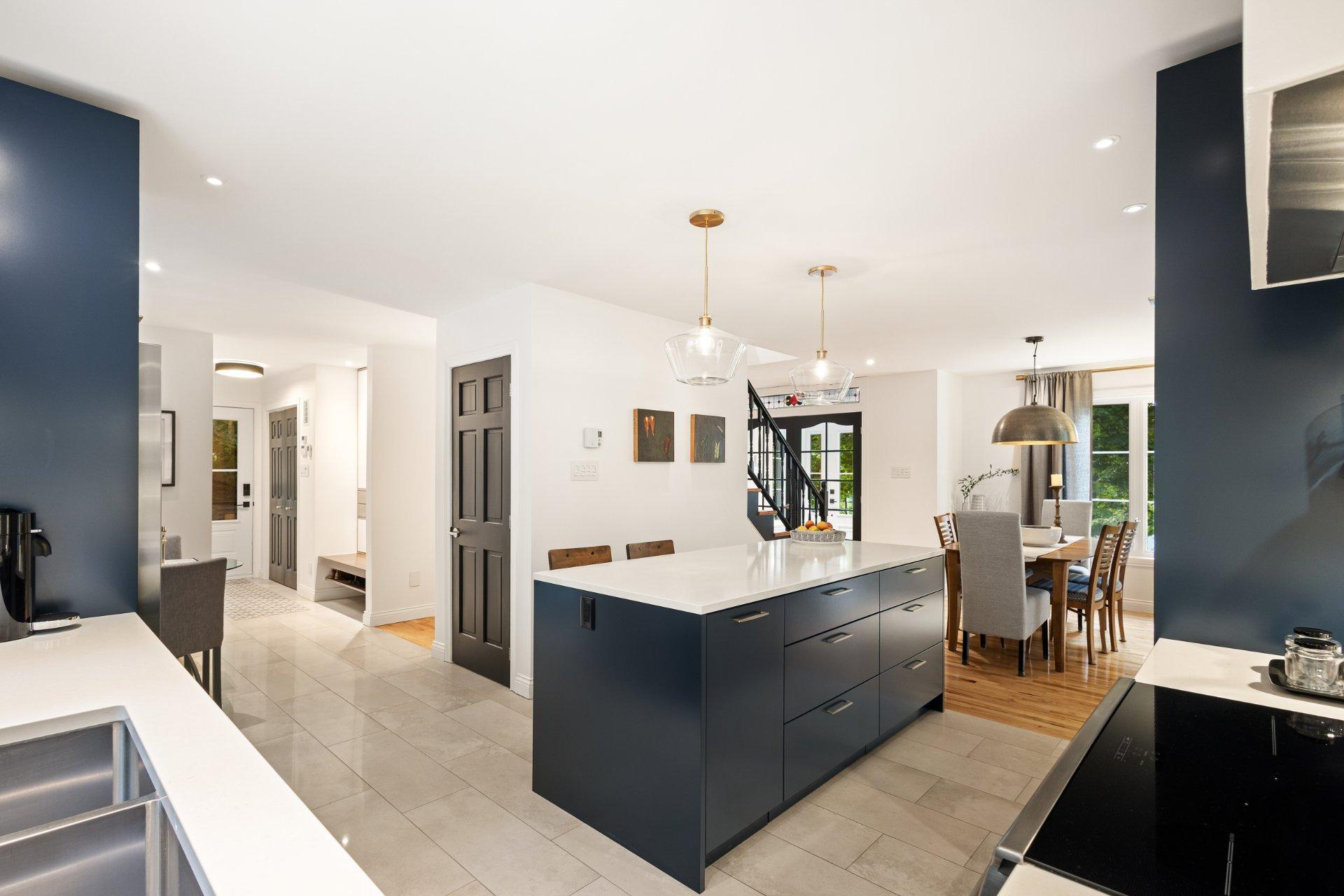 









120


Rue de Papineau

,
Bromont,




QC
J2L2E7

