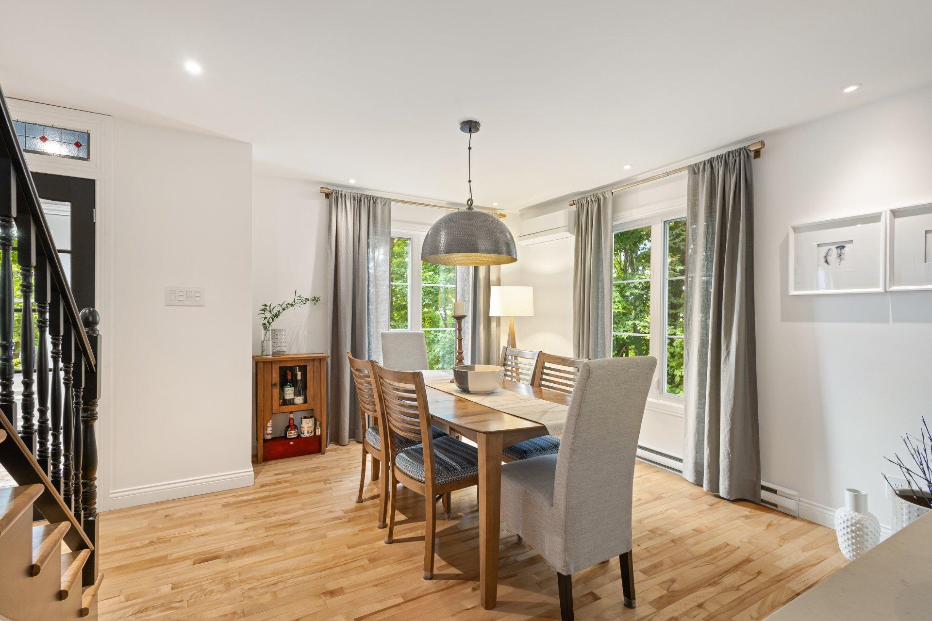 









120


Rue de Papineau

,
Bromont,




QC
J2L2E7

