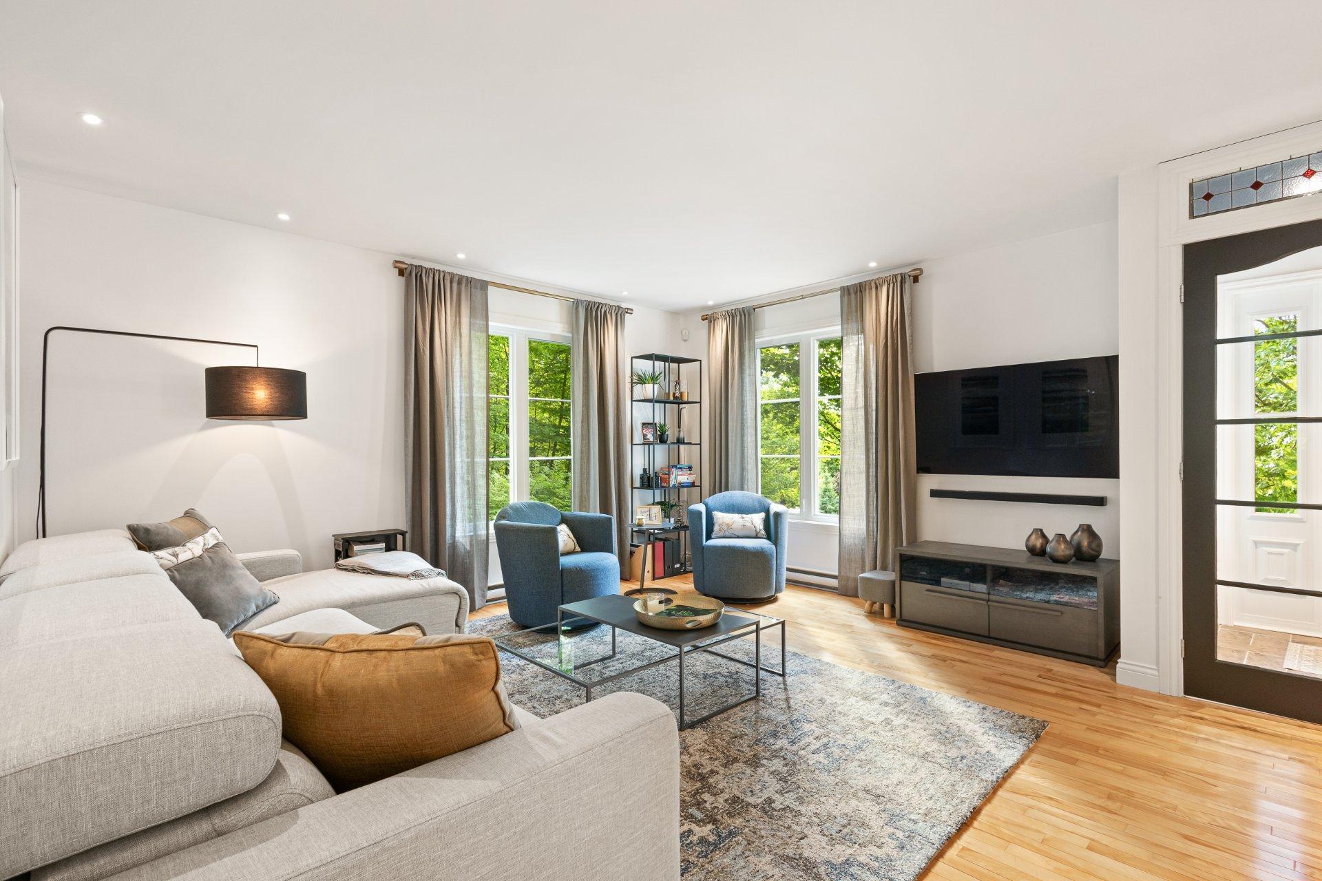 









120


Rue de Papineau

,
Bromont,




QC
J2L2E7

