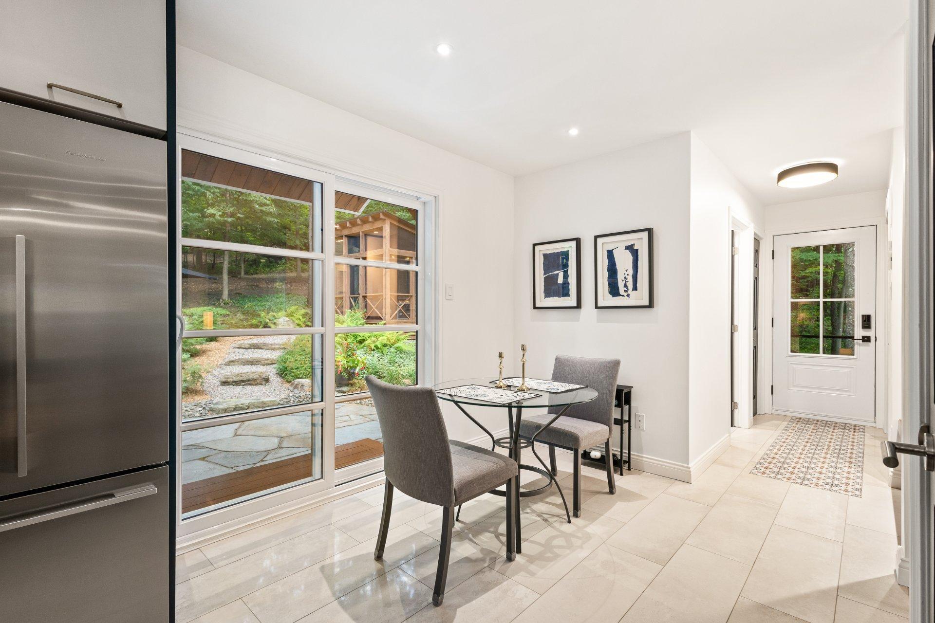 









120


Rue de Papineau

,
Bromont,




QC
J2L2E7

