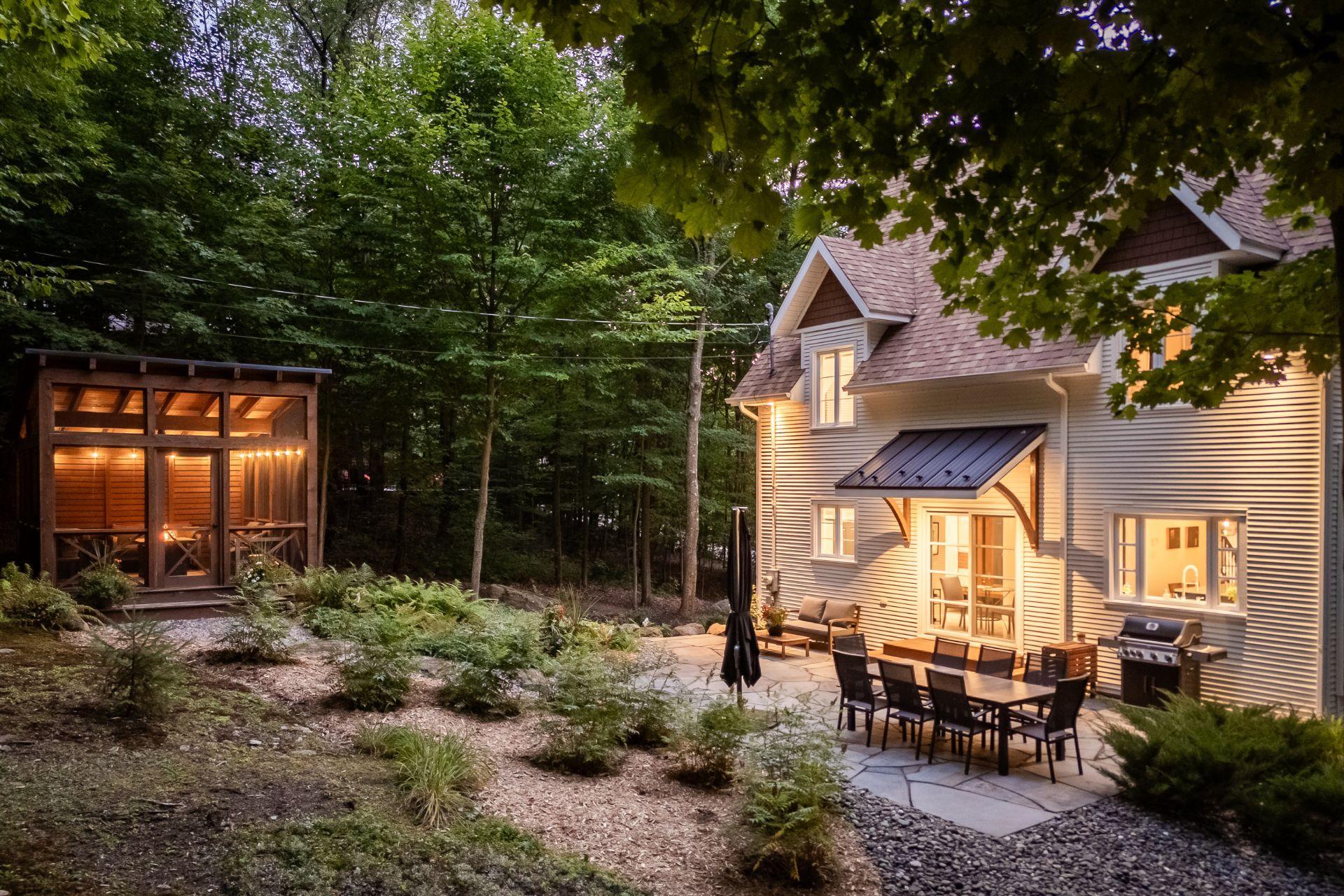 









120


Rue de Papineau

,
Bromont,




QC
J2L2E7

