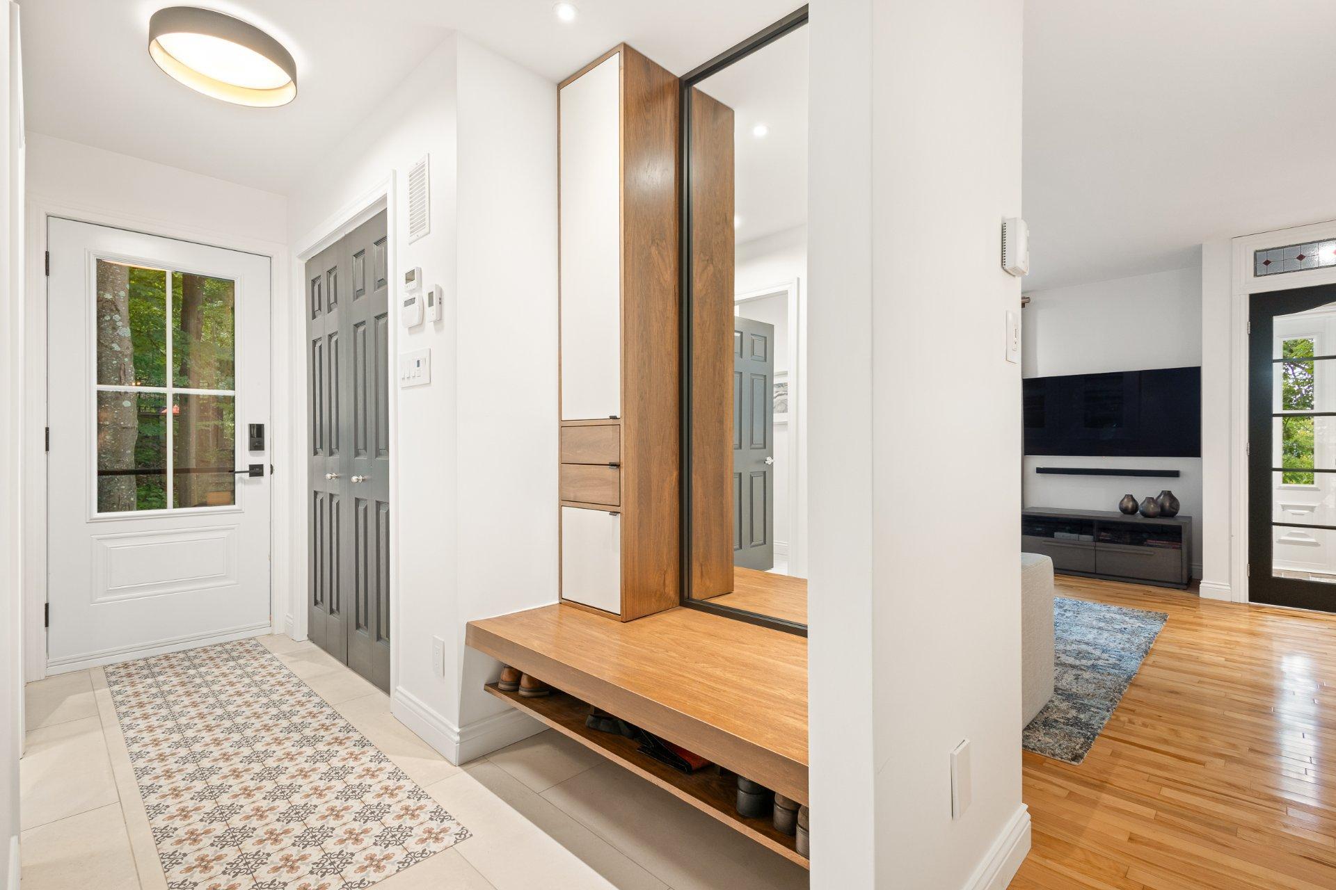 









120


Rue de Papineau

,
Bromont,




QC
J2L2E7

