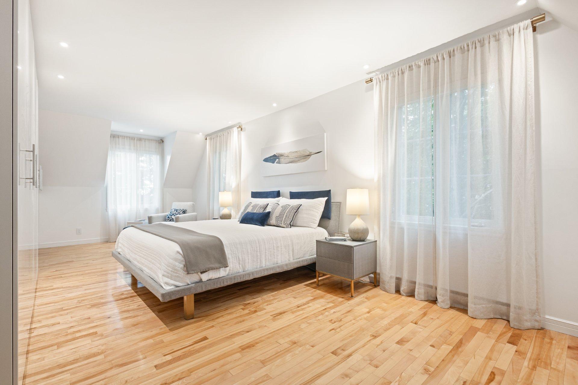 









120


Rue de Papineau

,
Bromont,




QC
J2L2E7

