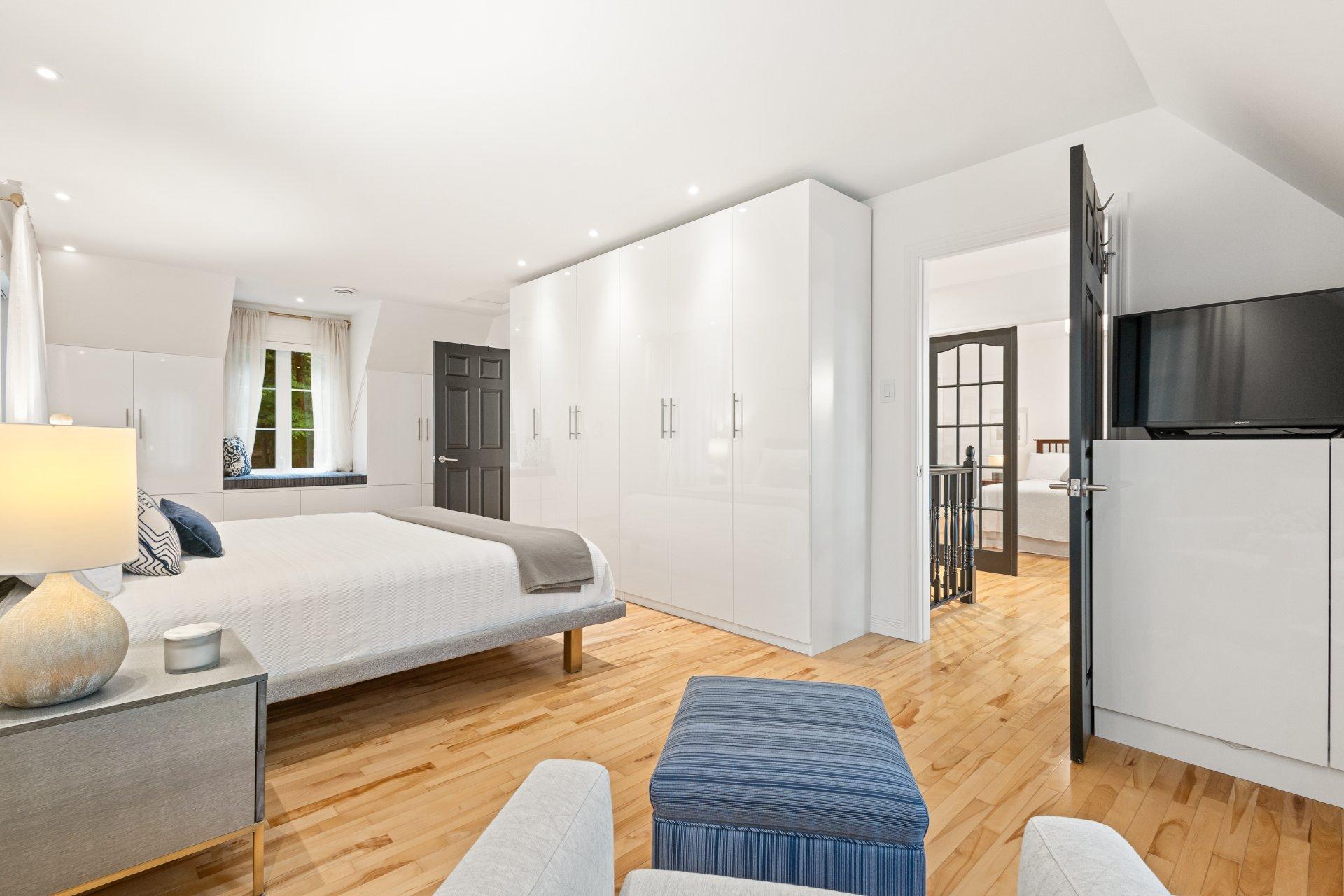 









120


Rue de Papineau

,
Bromont,




QC
J2L2E7

