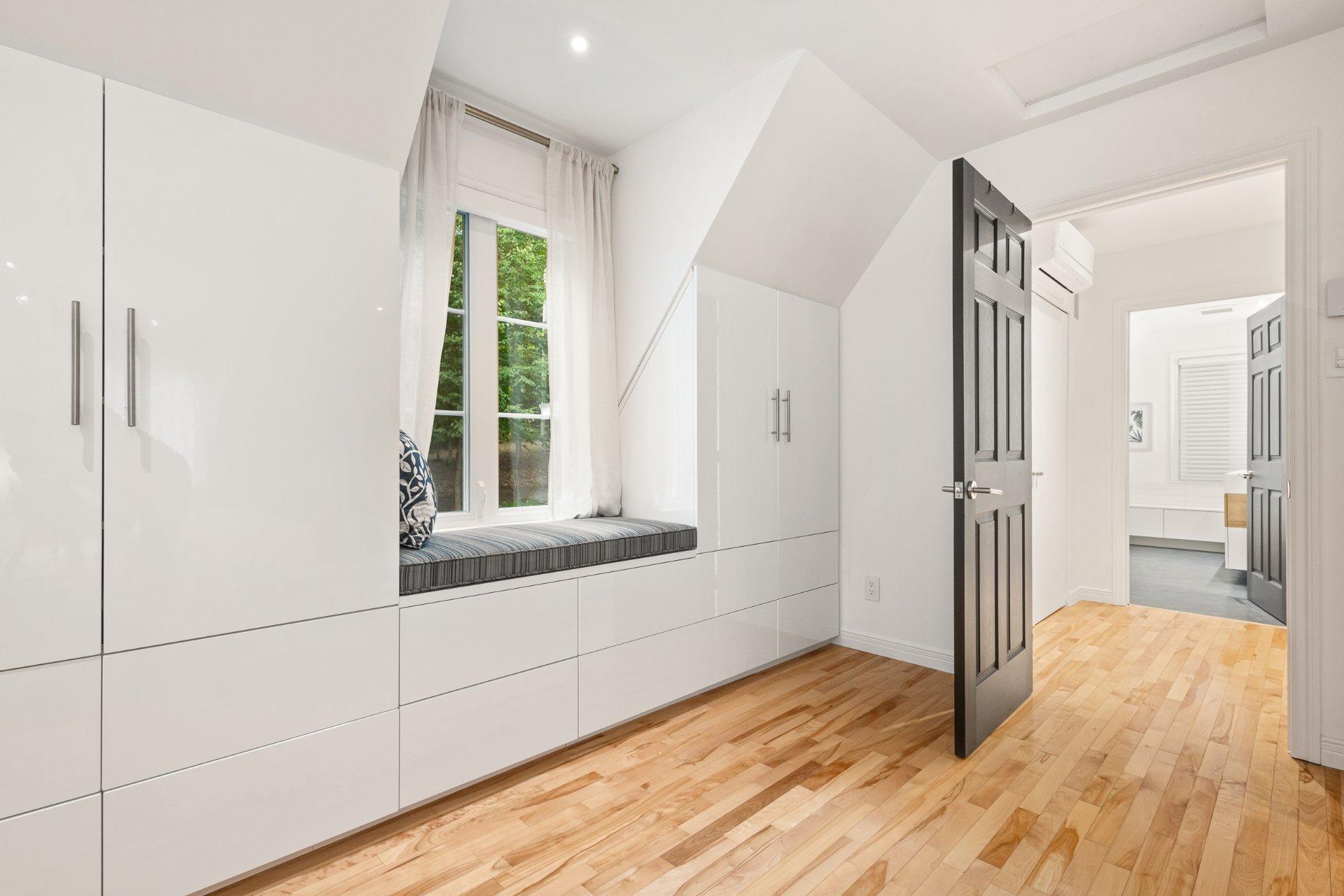 









120


Rue de Papineau

,
Bromont,




QC
J2L2E7

