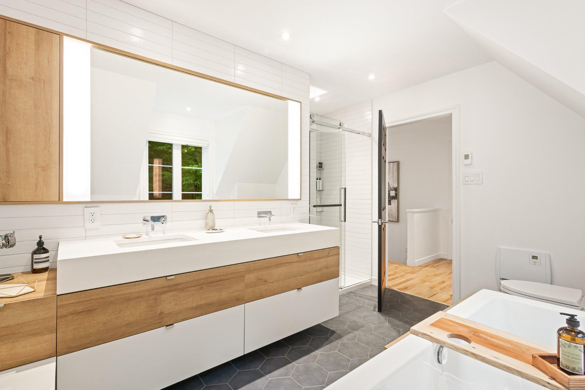 









120


Rue de Papineau

,
Bromont,




QC
J2L2E7

