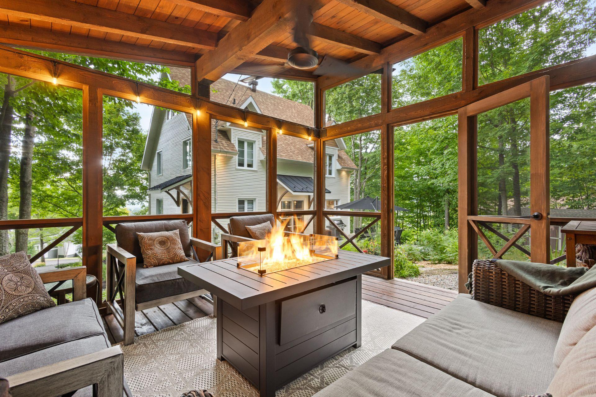 









120


Rue de Papineau

,
Bromont,




QC
J2L2E7

