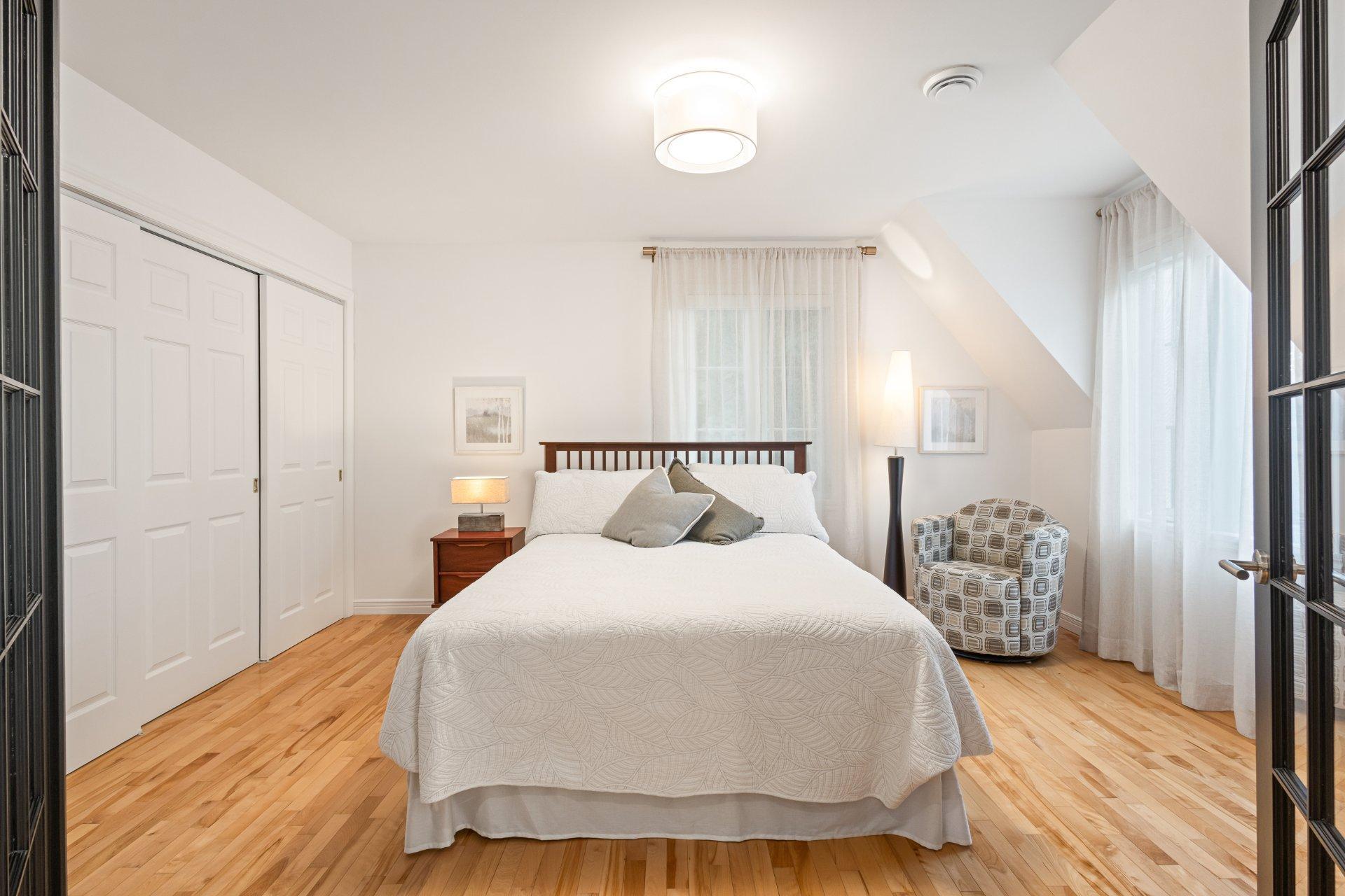 









120


Rue de Papineau

,
Bromont,




QC
J2L2E7

