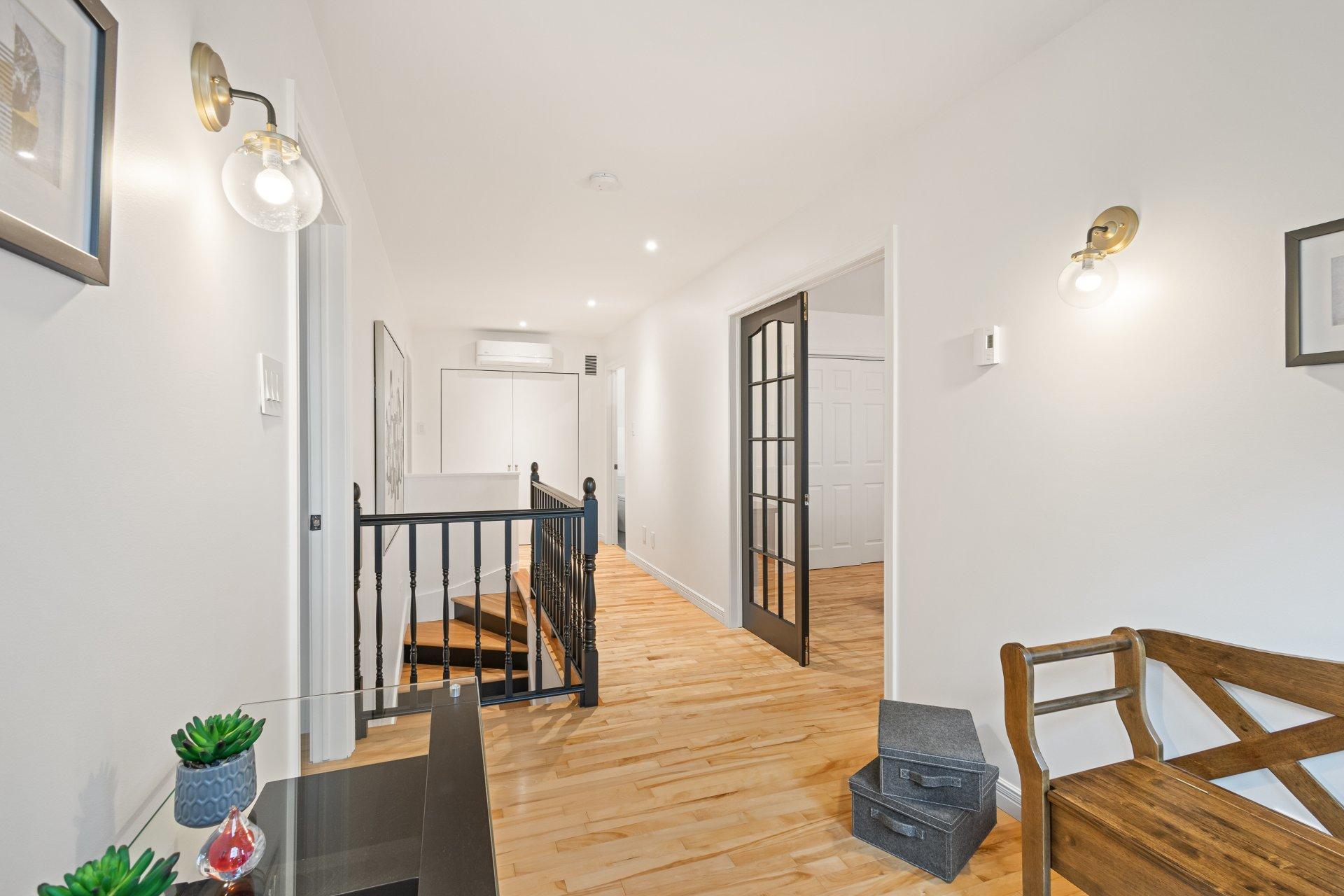 









120


Rue de Papineau

,
Bromont,




QC
J2L2E7

