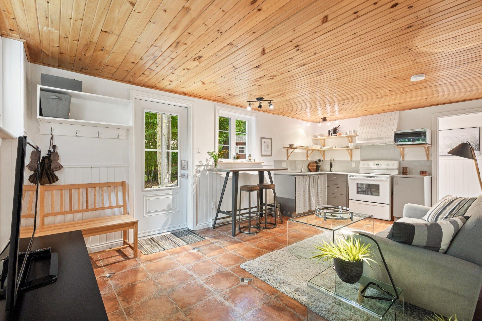 









120


Rue de Papineau

,
Bromont,




QC
J2L2E7

