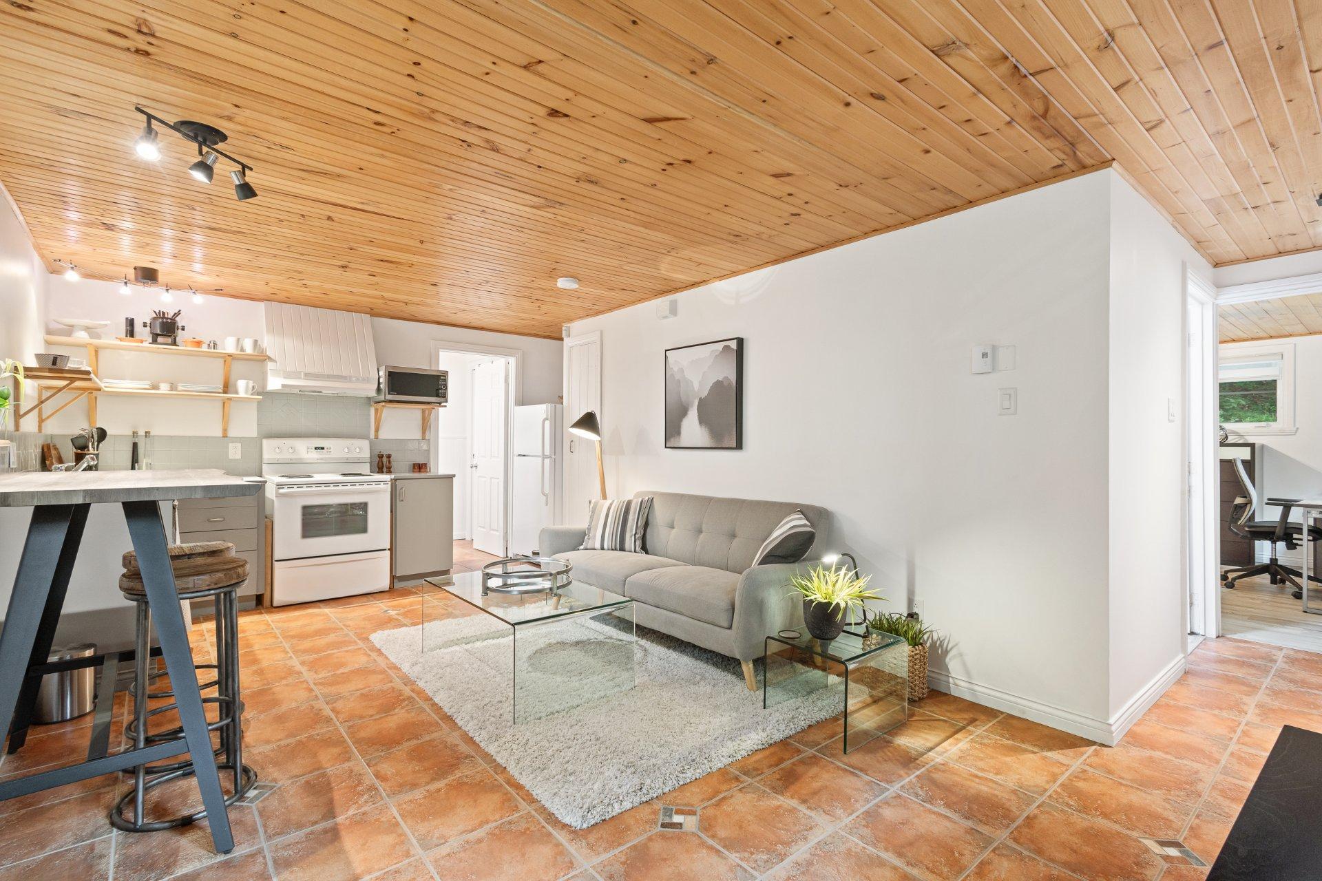 









120


Rue de Papineau

,
Bromont,




QC
J2L2E7

