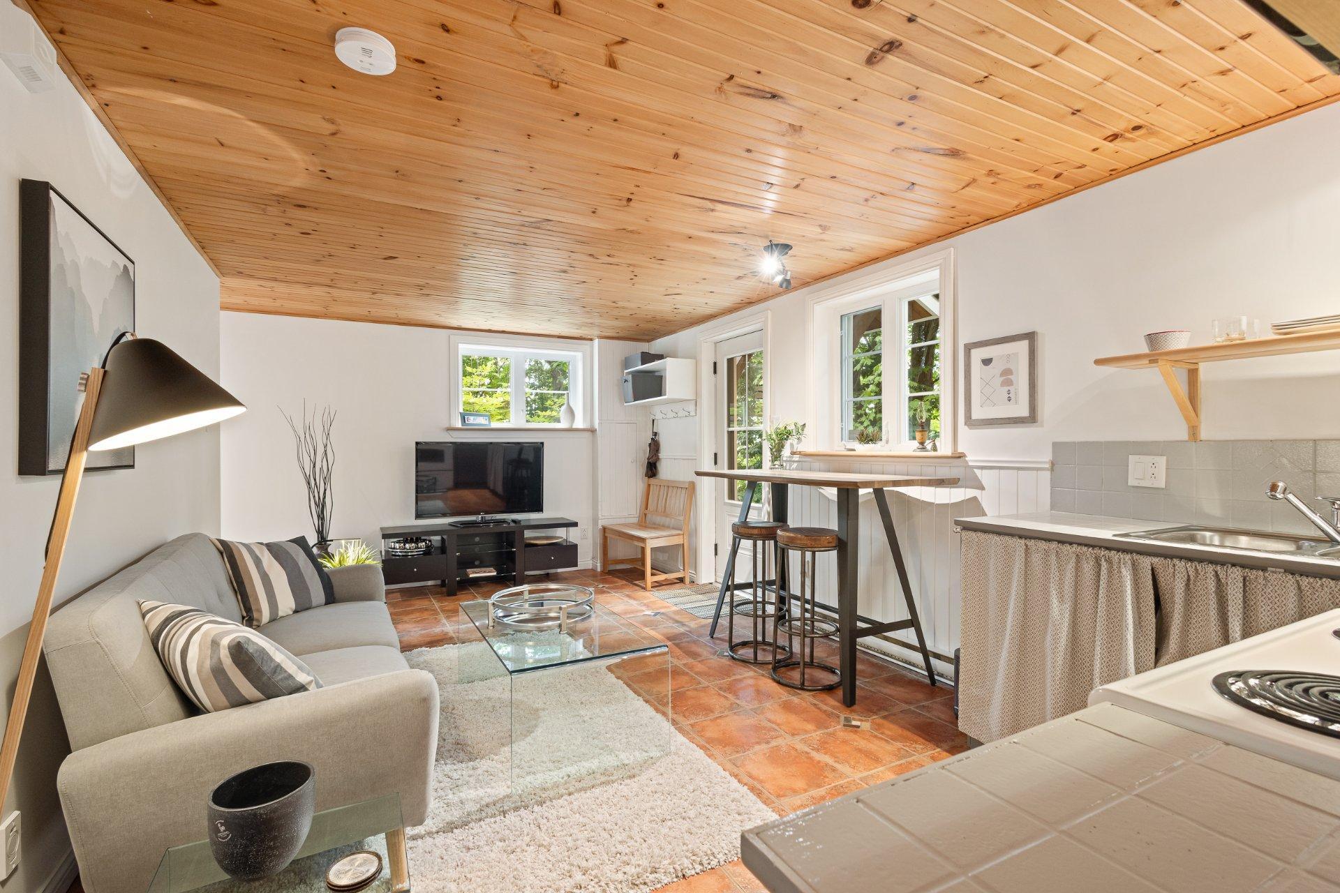 









120


Rue de Papineau

,
Bromont,




QC
J2L2E7

