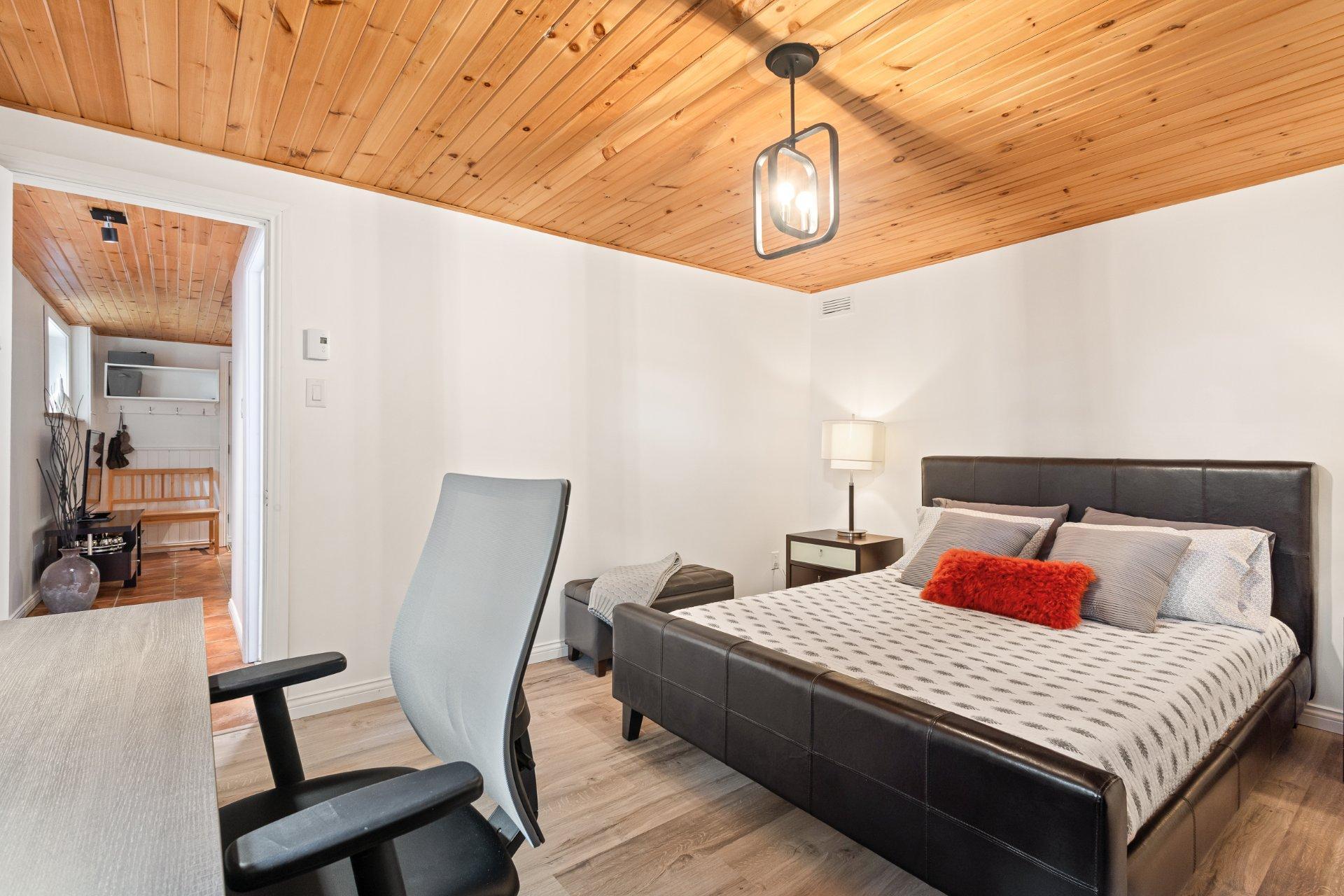 









120


Rue de Papineau

,
Bromont,




QC
J2L2E7

