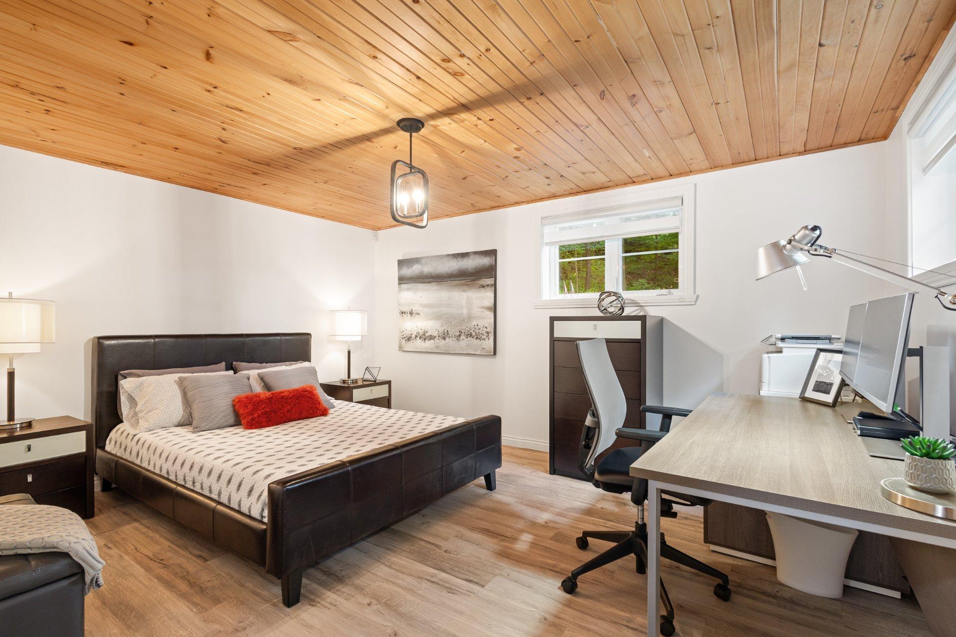 









120


Rue de Papineau

,
Bromont,




QC
J2L2E7

